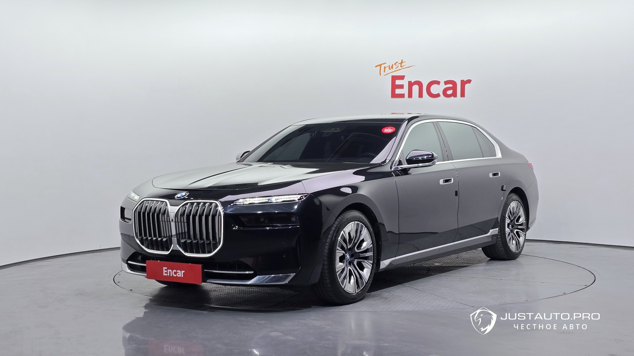 Автомобиль BMW 7-Series