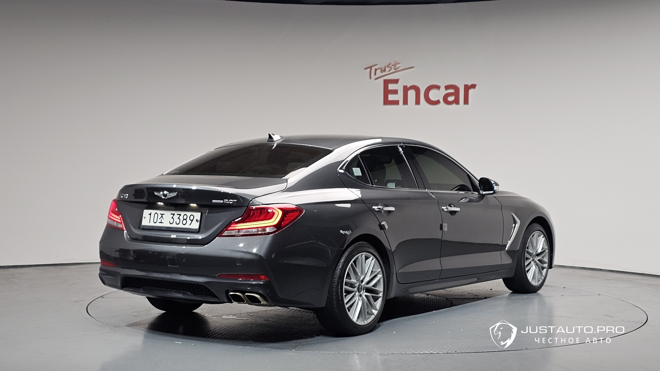 Автомобиль Genesis G70