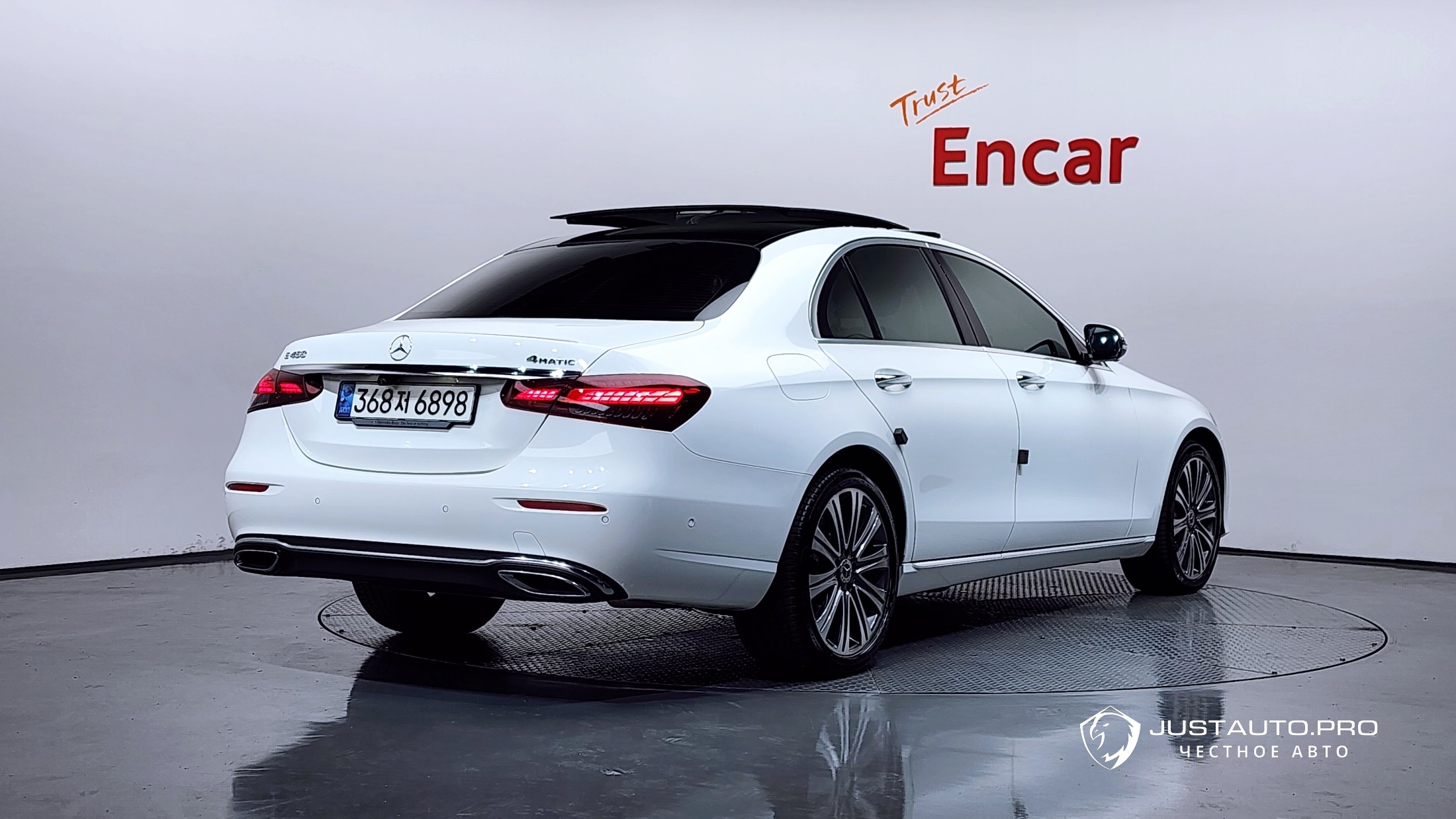 Автомобиль Mercedes-Benz E-Class