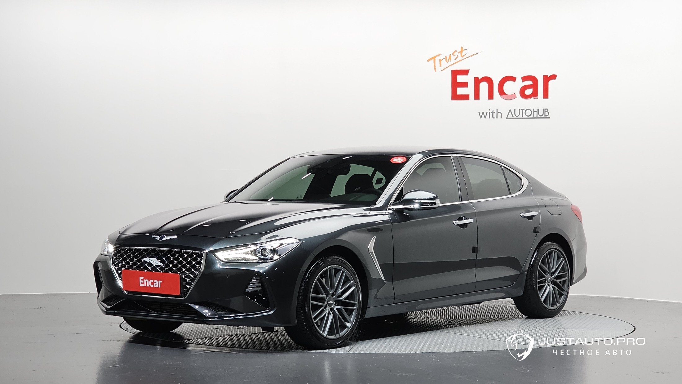 Автомобиль Genesis G70