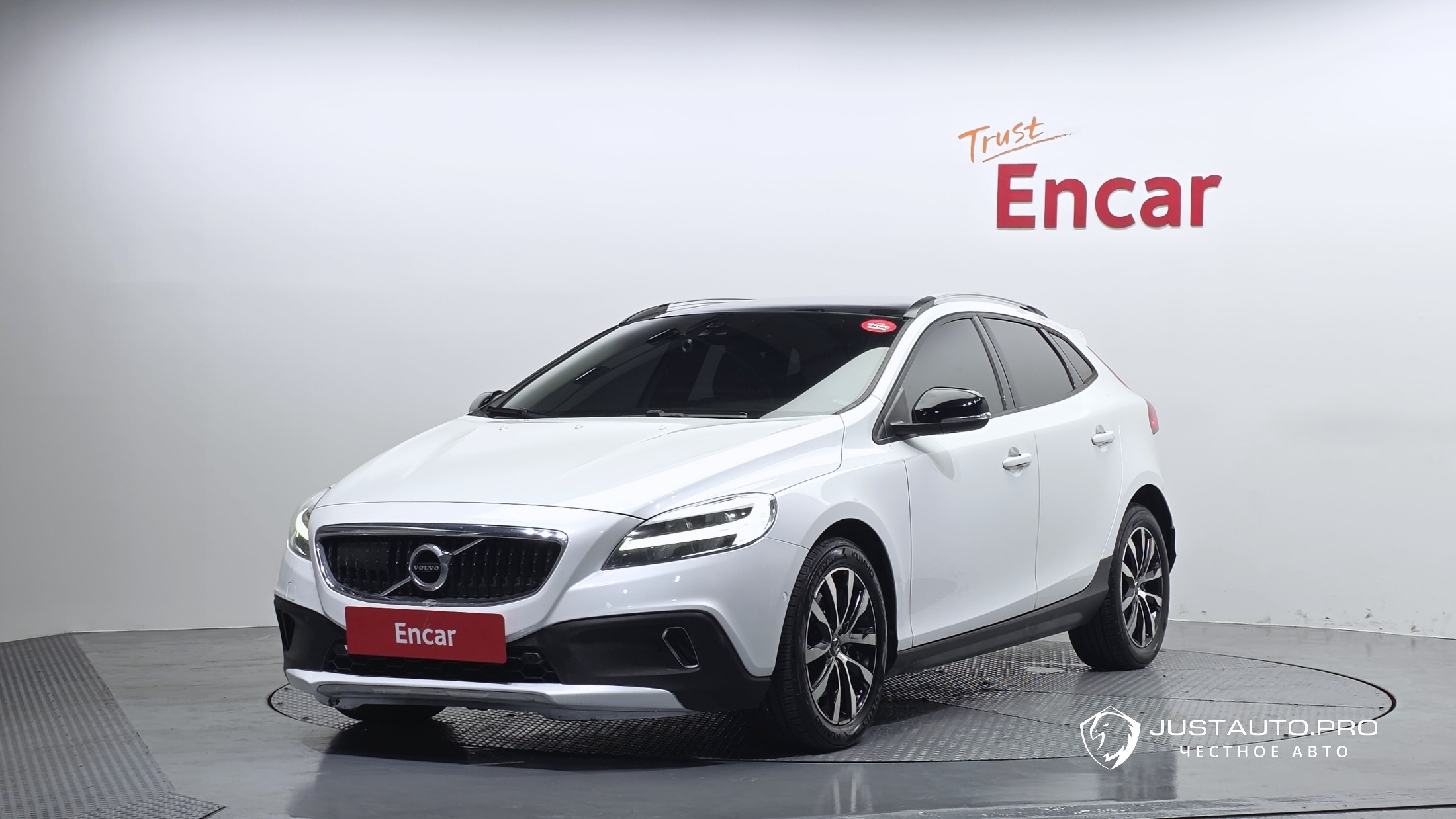 Автомобиль Volvo V40