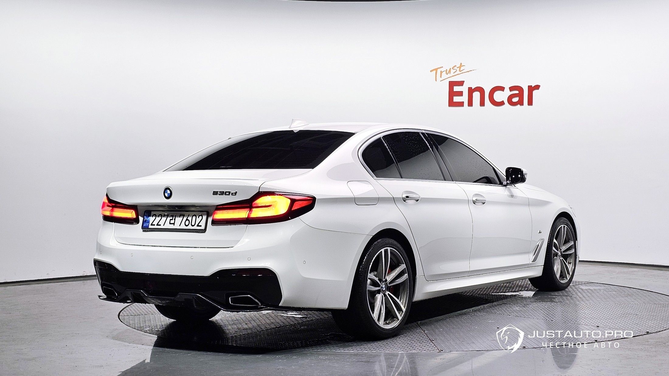 Автомобиль BMW 5-Series