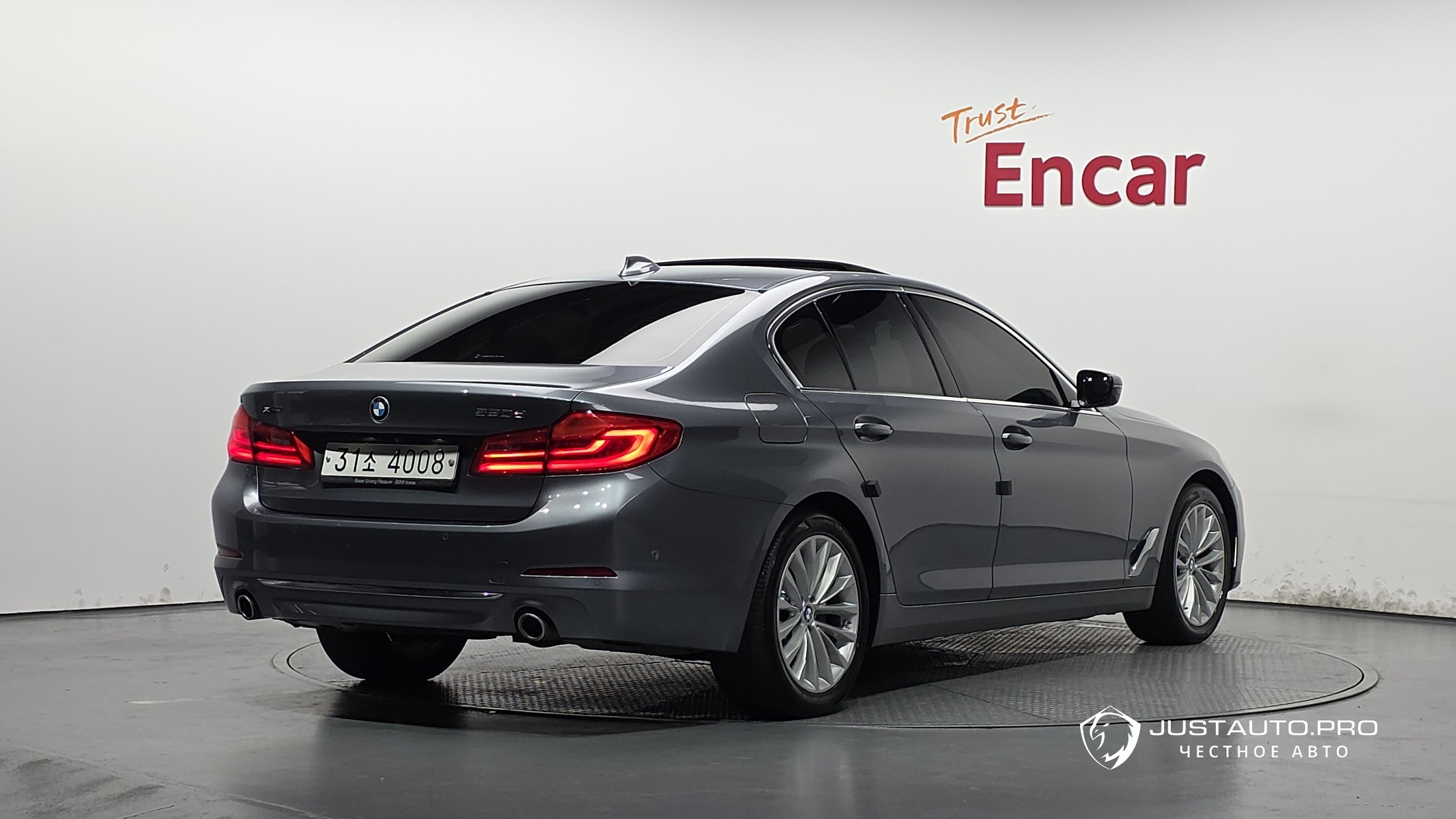 Автомобиль BMW 5-Series