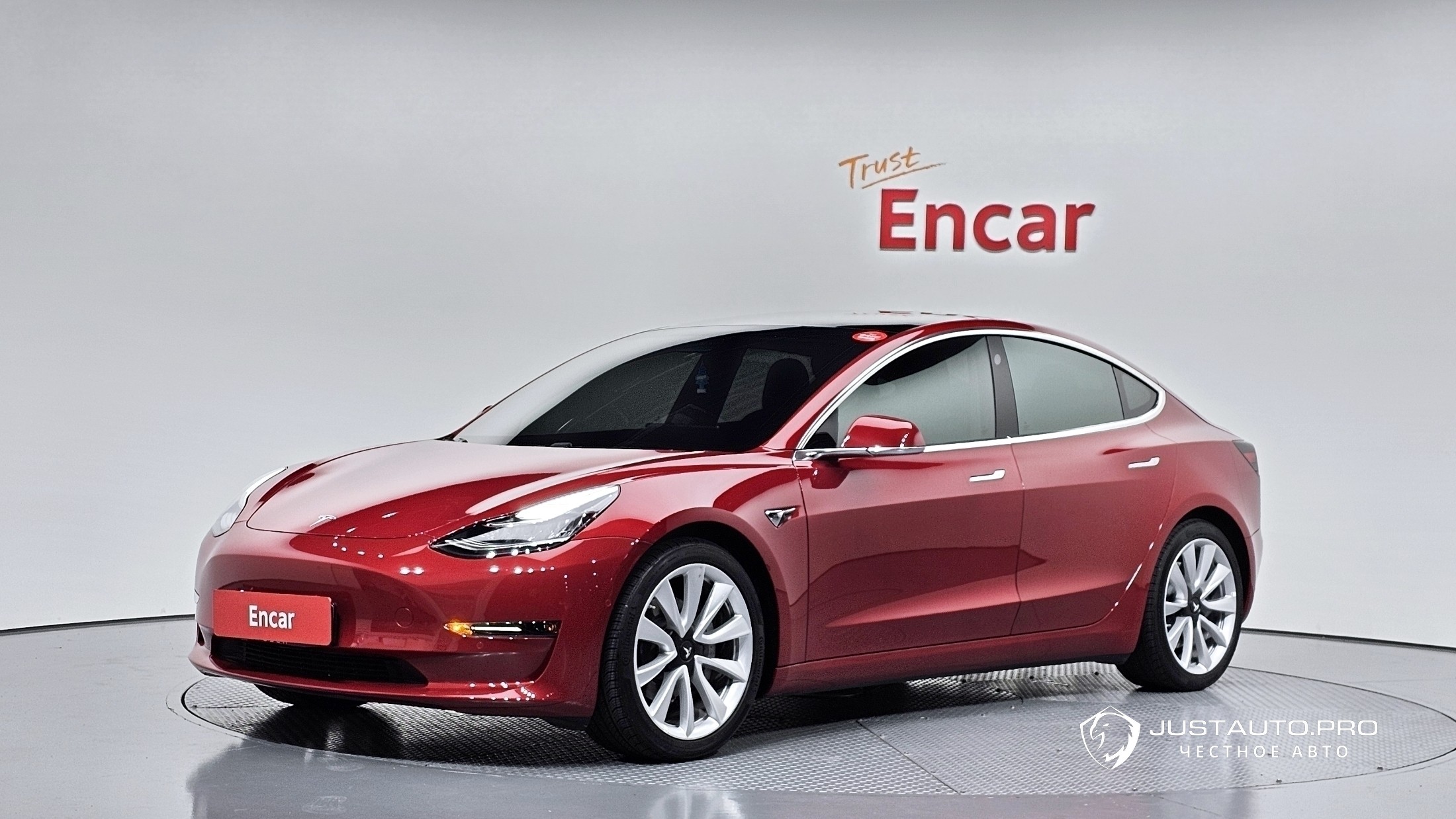Автомобиль Tesla Model 3