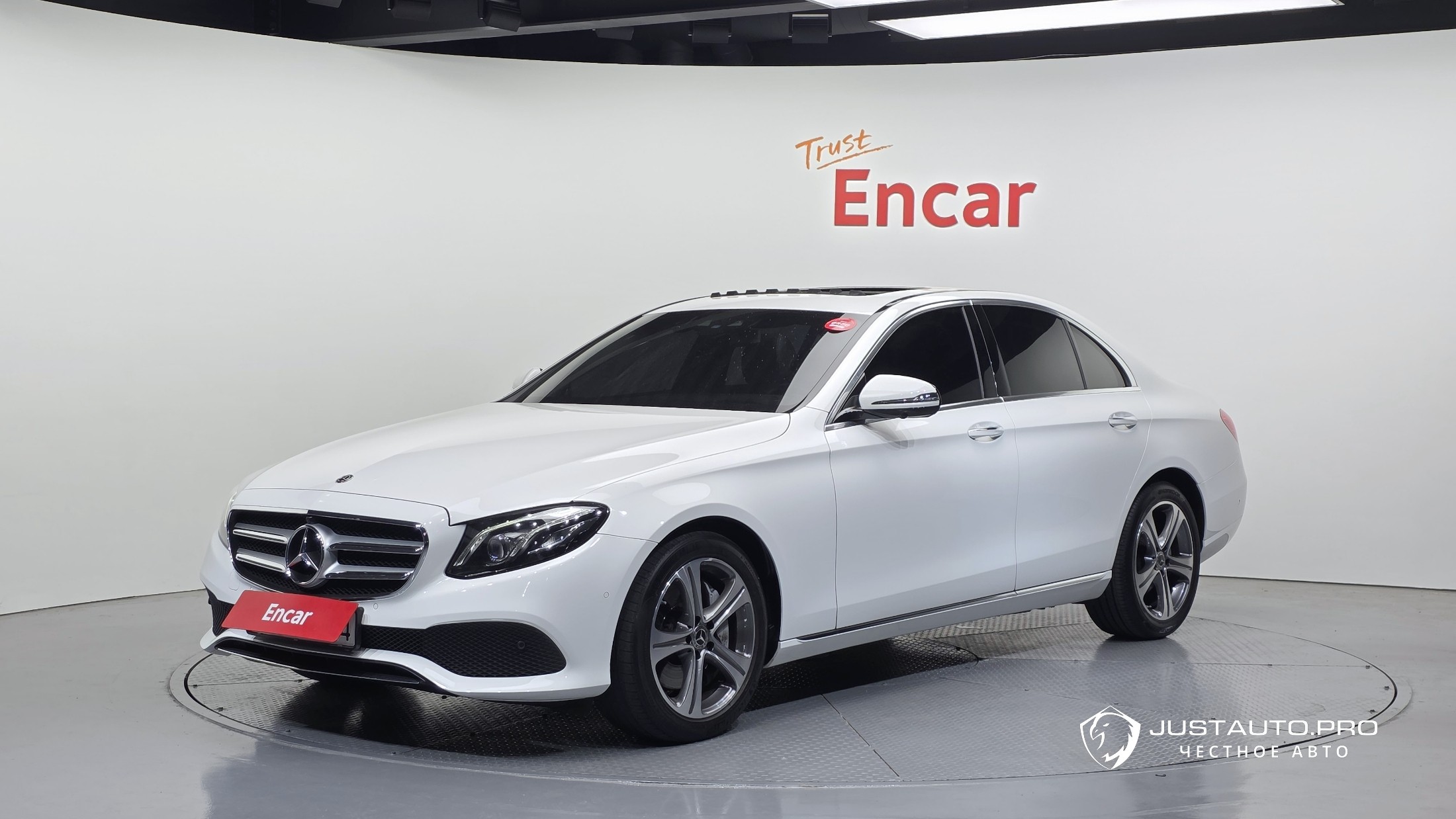 Автомобиль Mercedes-Benz E-Class