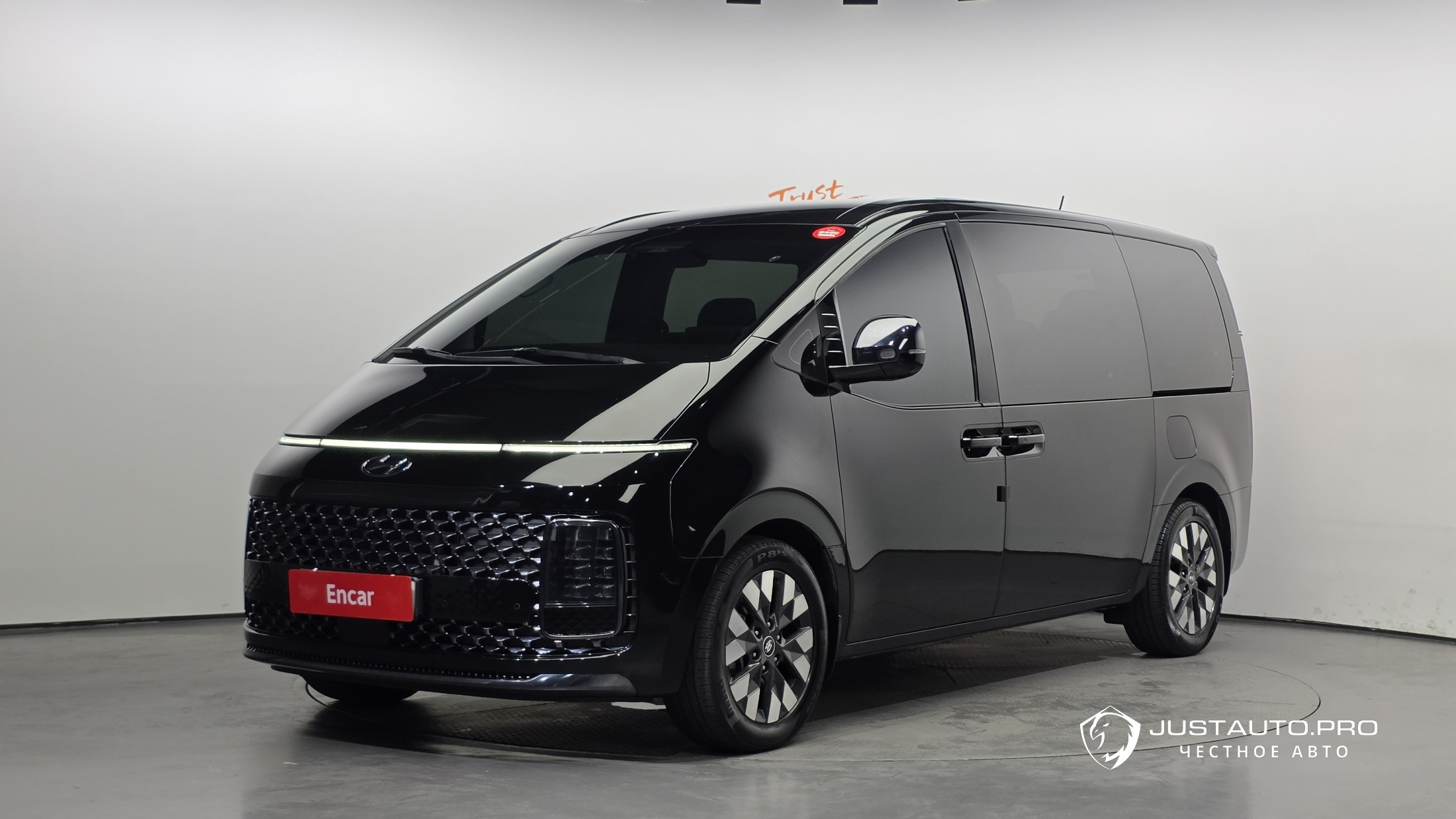 Автомобиль Hyundai Staria