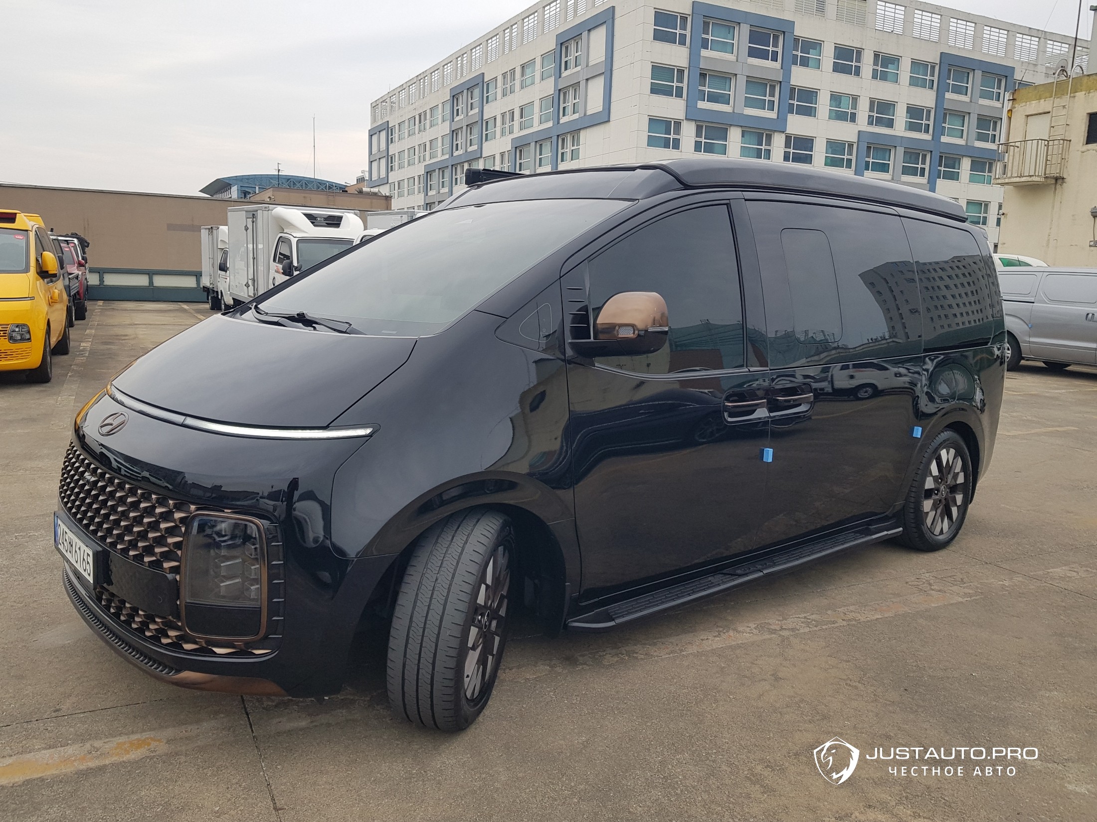 Автомобиль Hyundai Staria