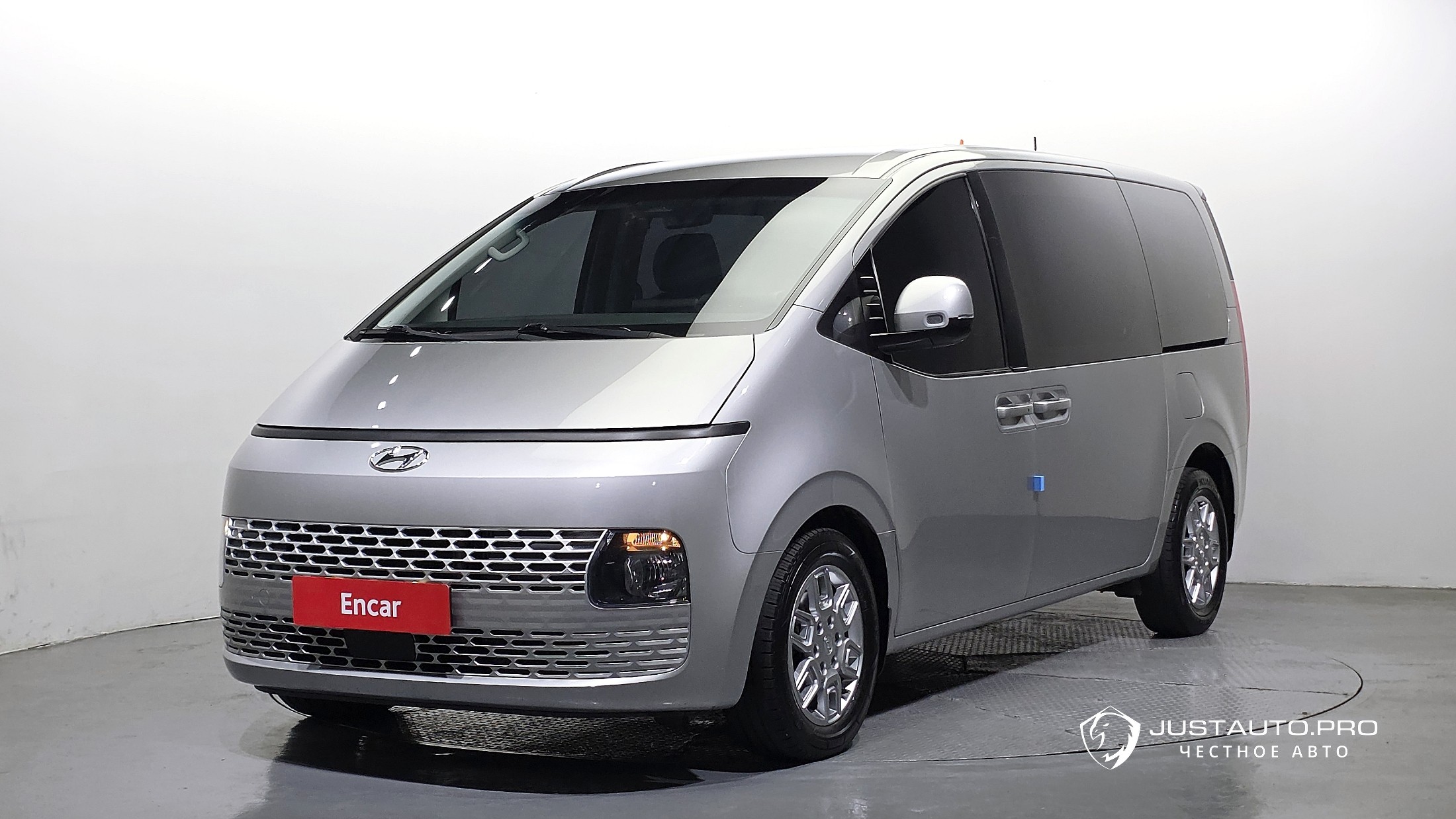 Автомобиль Hyundai Staria
