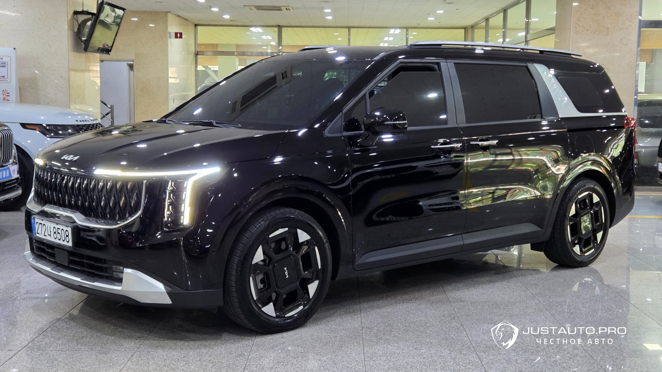 Автомобиль Kia Canival
