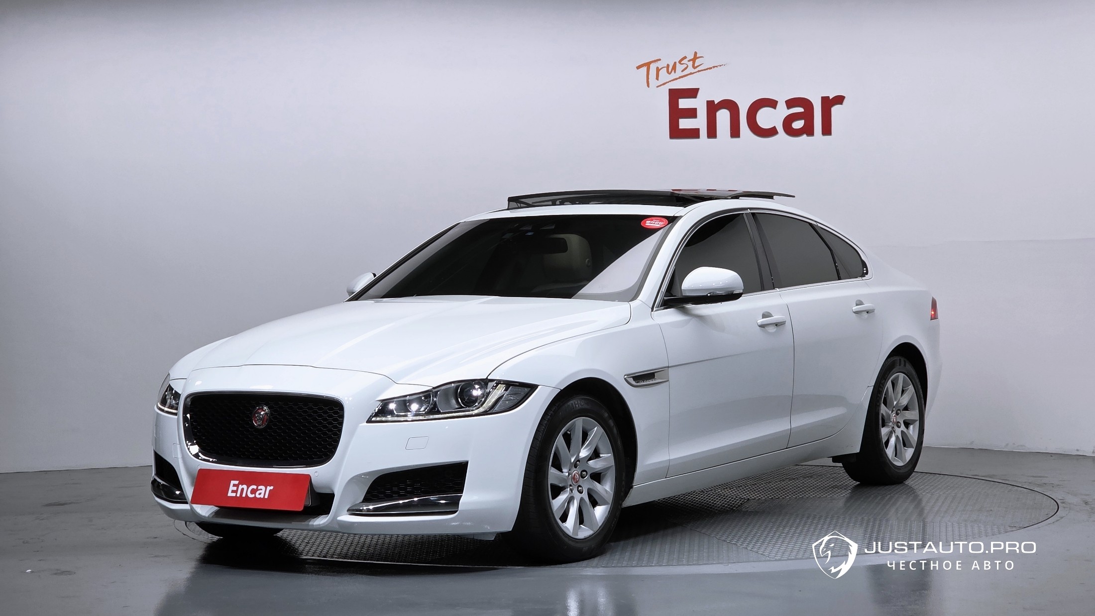 Автомобиль Jaguar XF