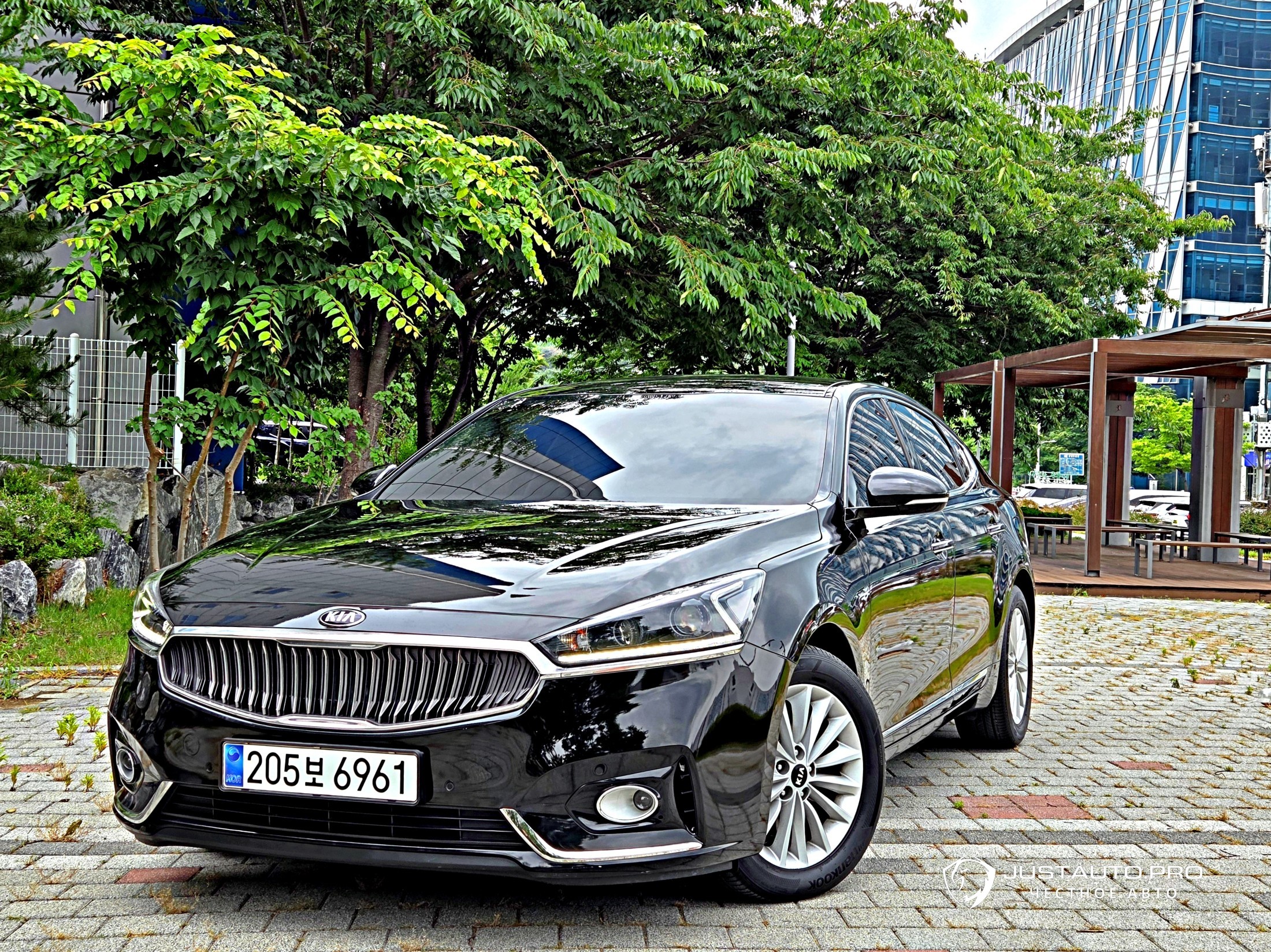 Автомобиль Kia K7