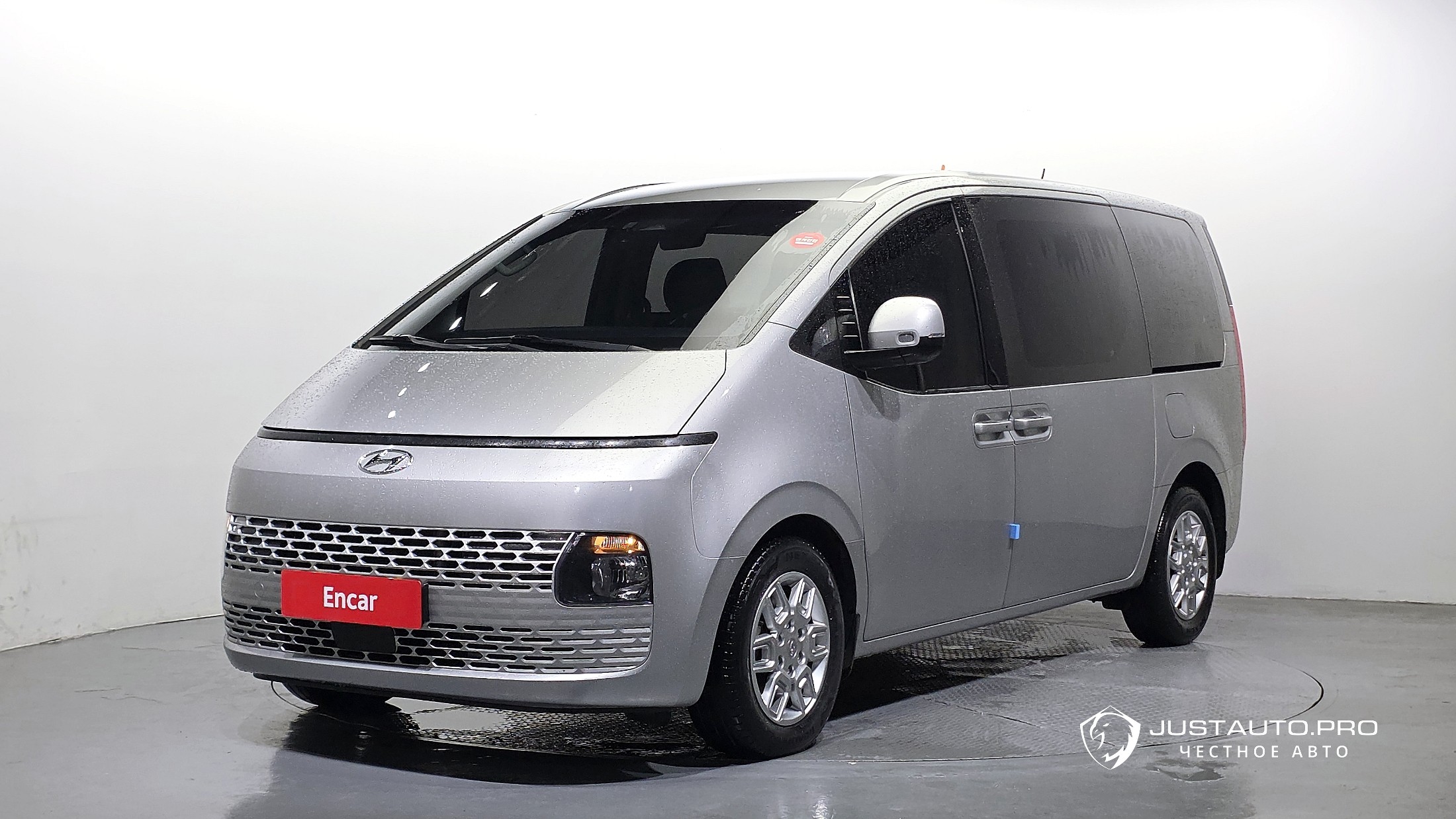 Автомобиль Hyundai Staria
