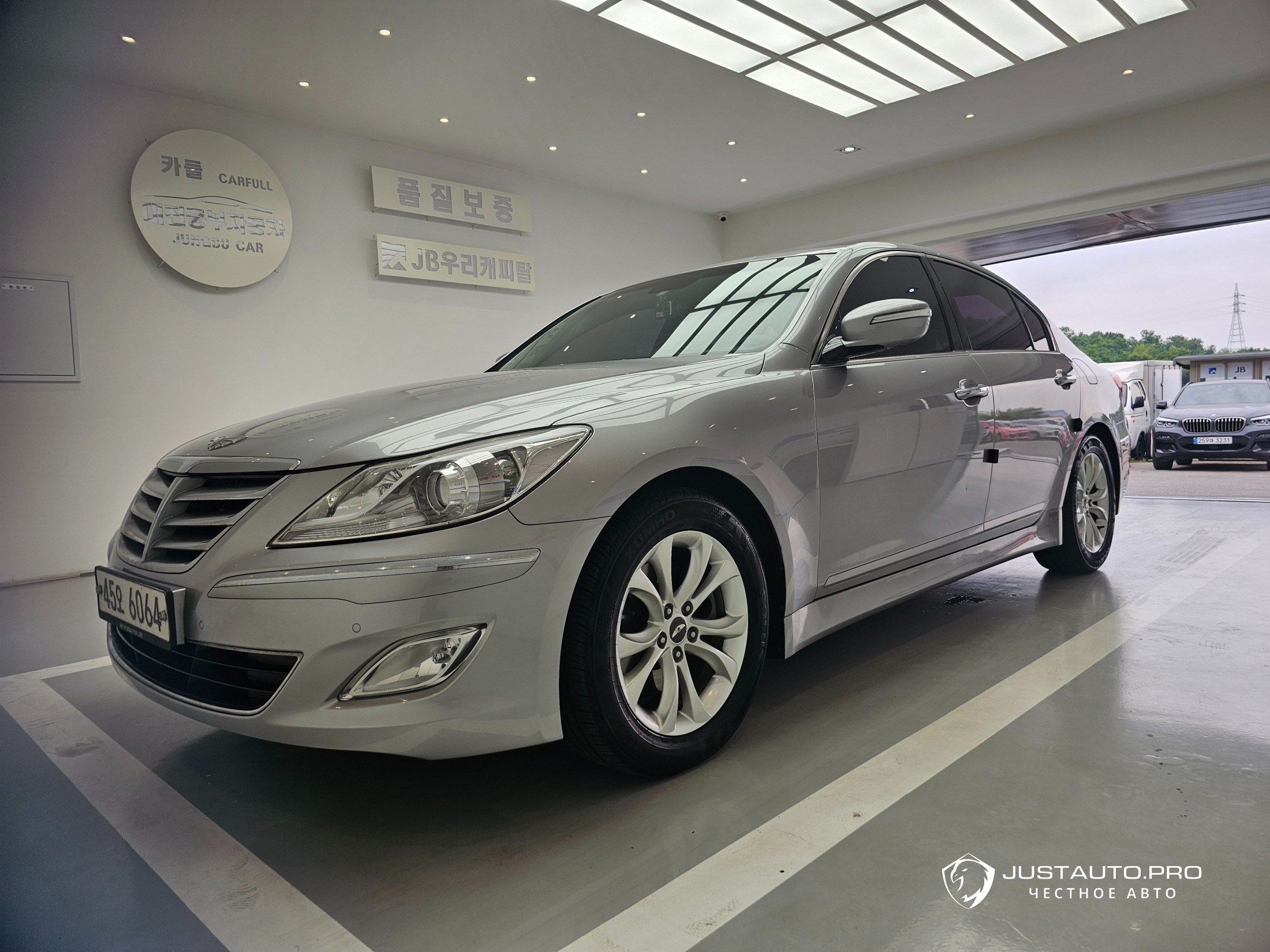 Автомобиль Hyundai Genesis