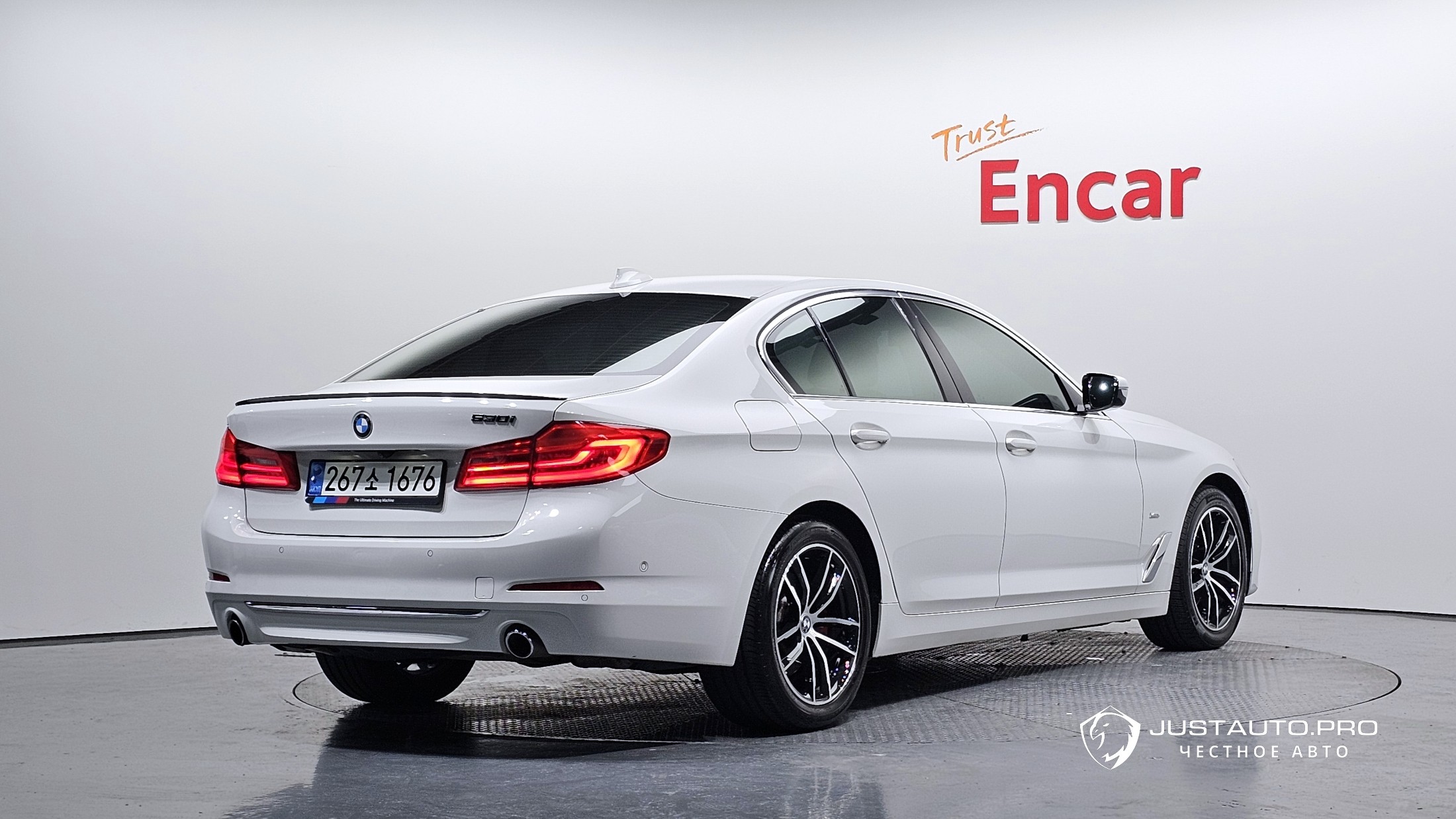Автомобиль BMW 5-Series