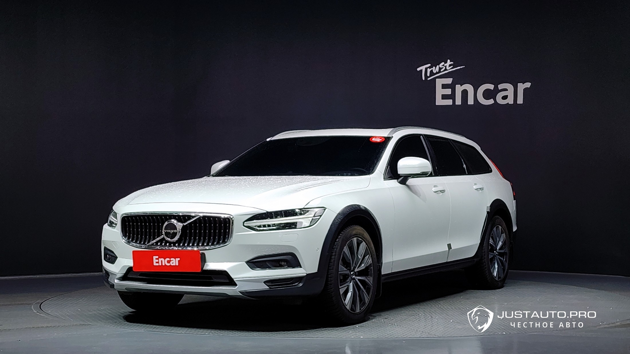 Автомобиль Volvo V90