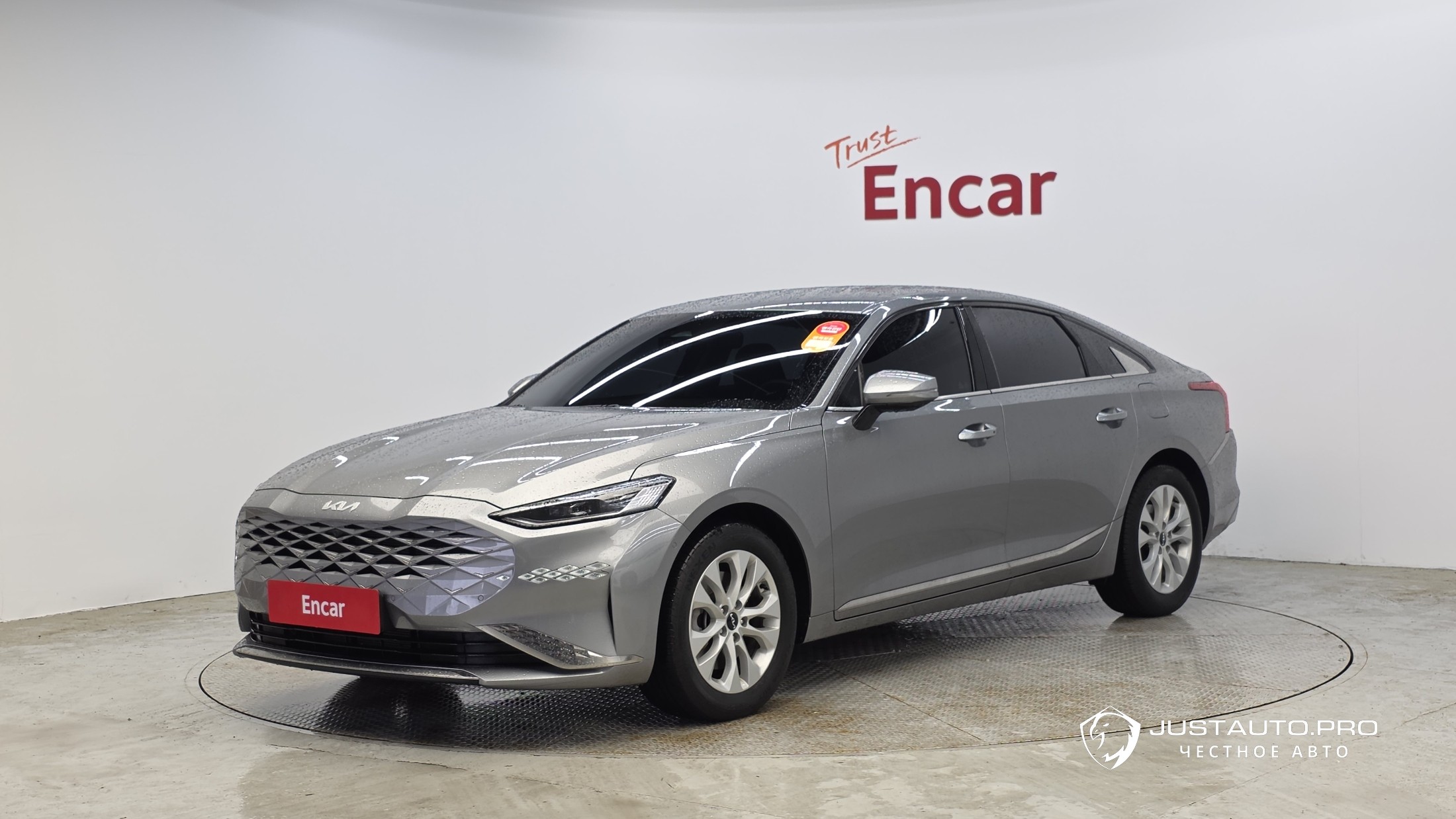 Автомобиль Kia K8