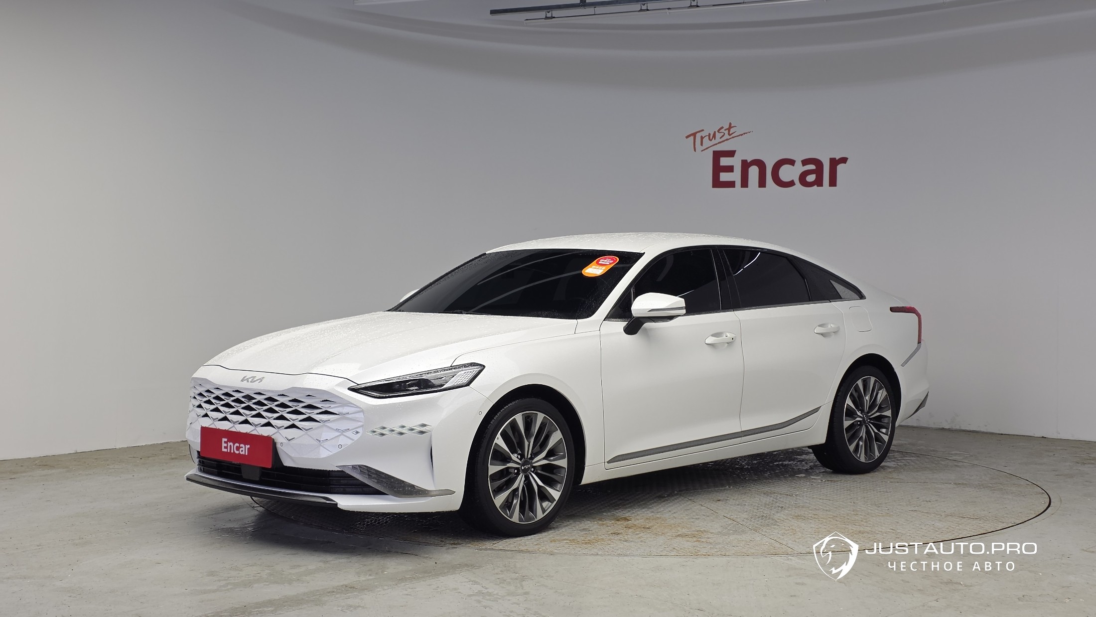 Автомобиль Kia K8