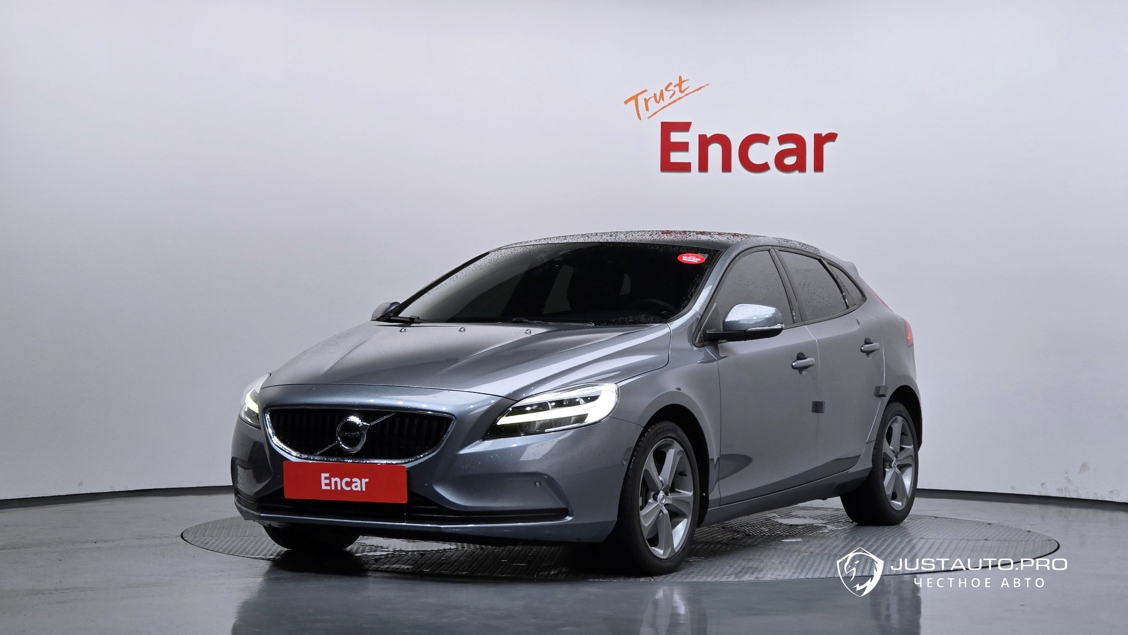 Автомобиль Volvo V40