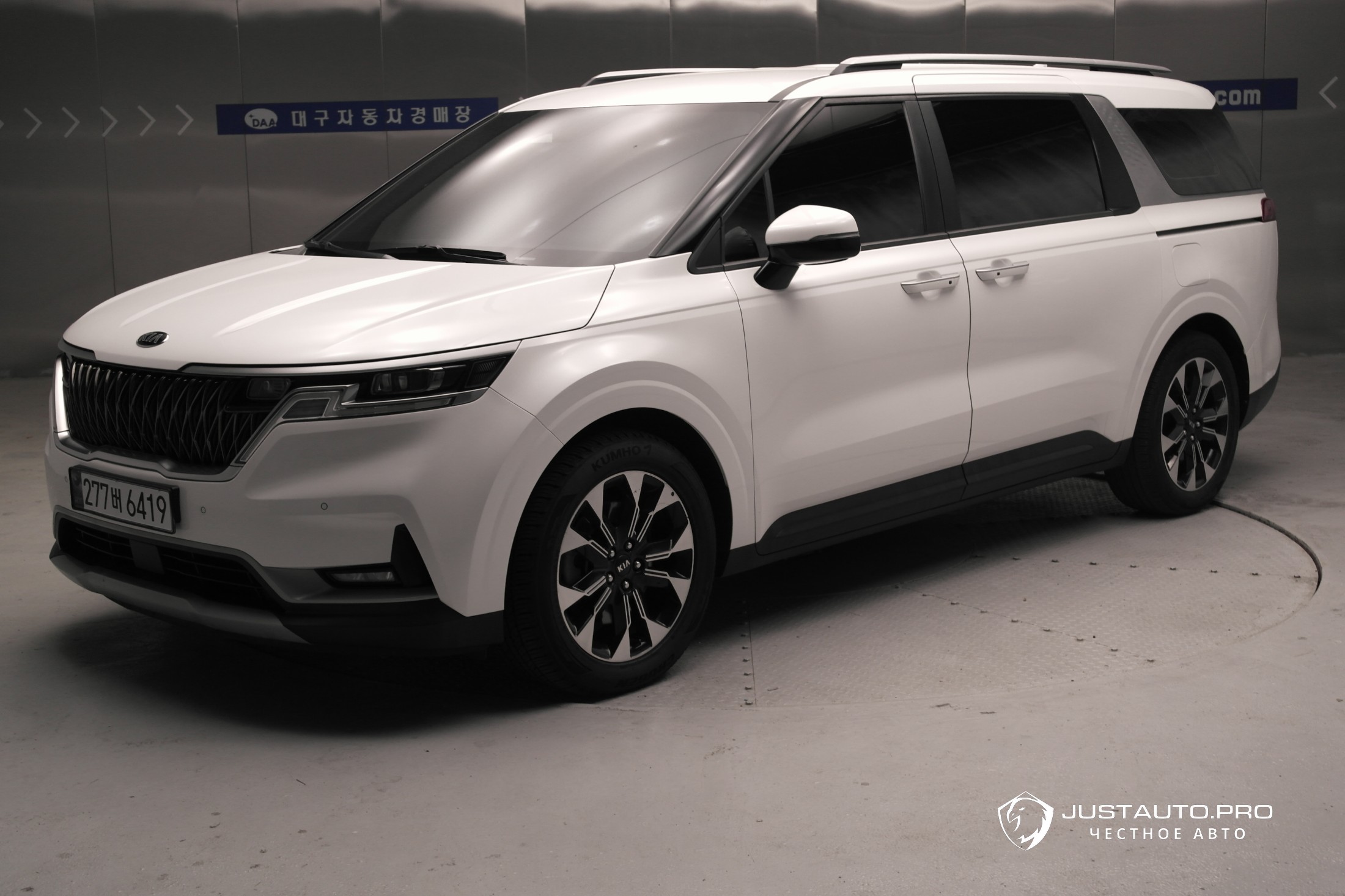 Автомобиль Kia Canival