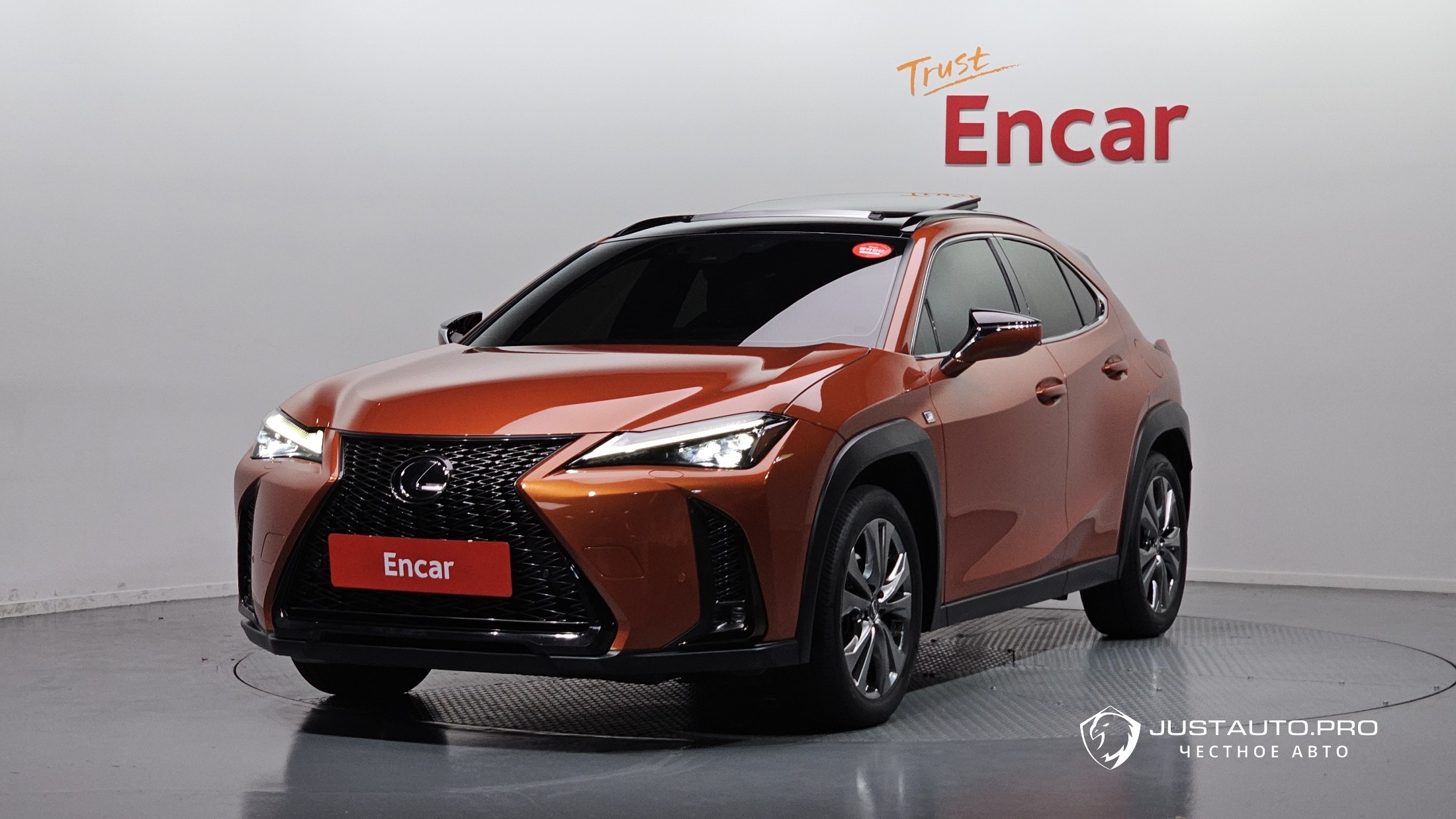 Автомобиль Lexus UX