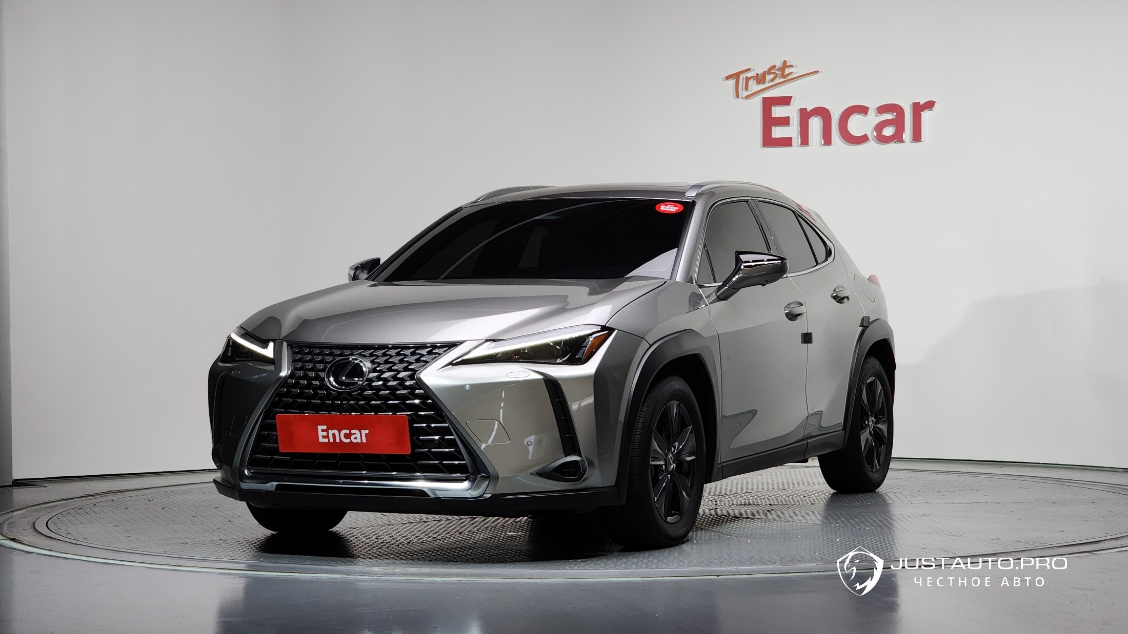 Автомобиль Lexus UX
