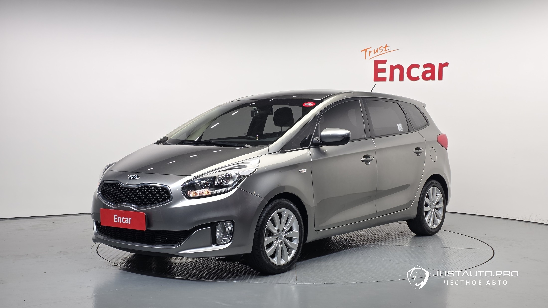 Автомобиль Kia Carens