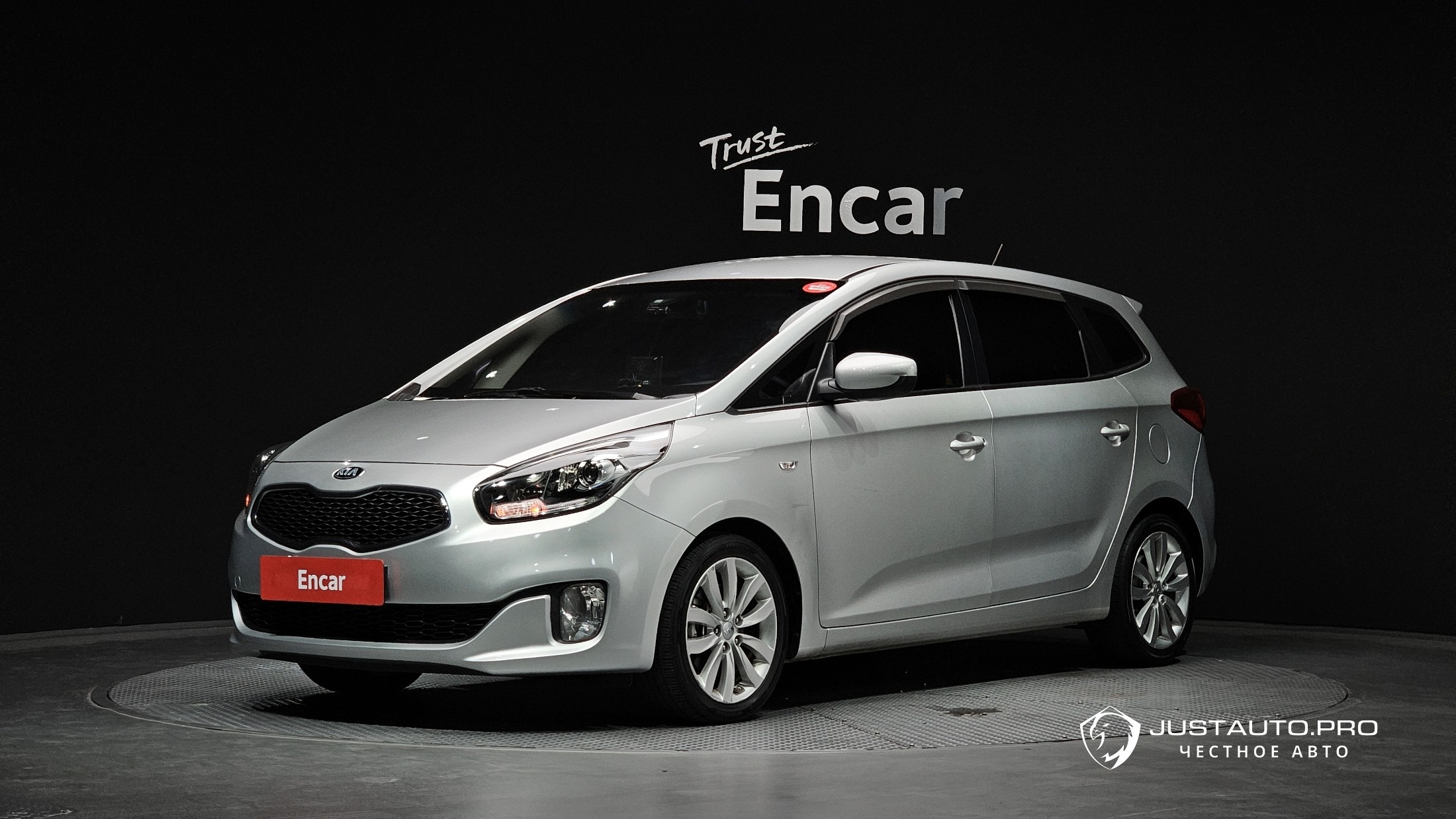 Автомобиль Kia Carens