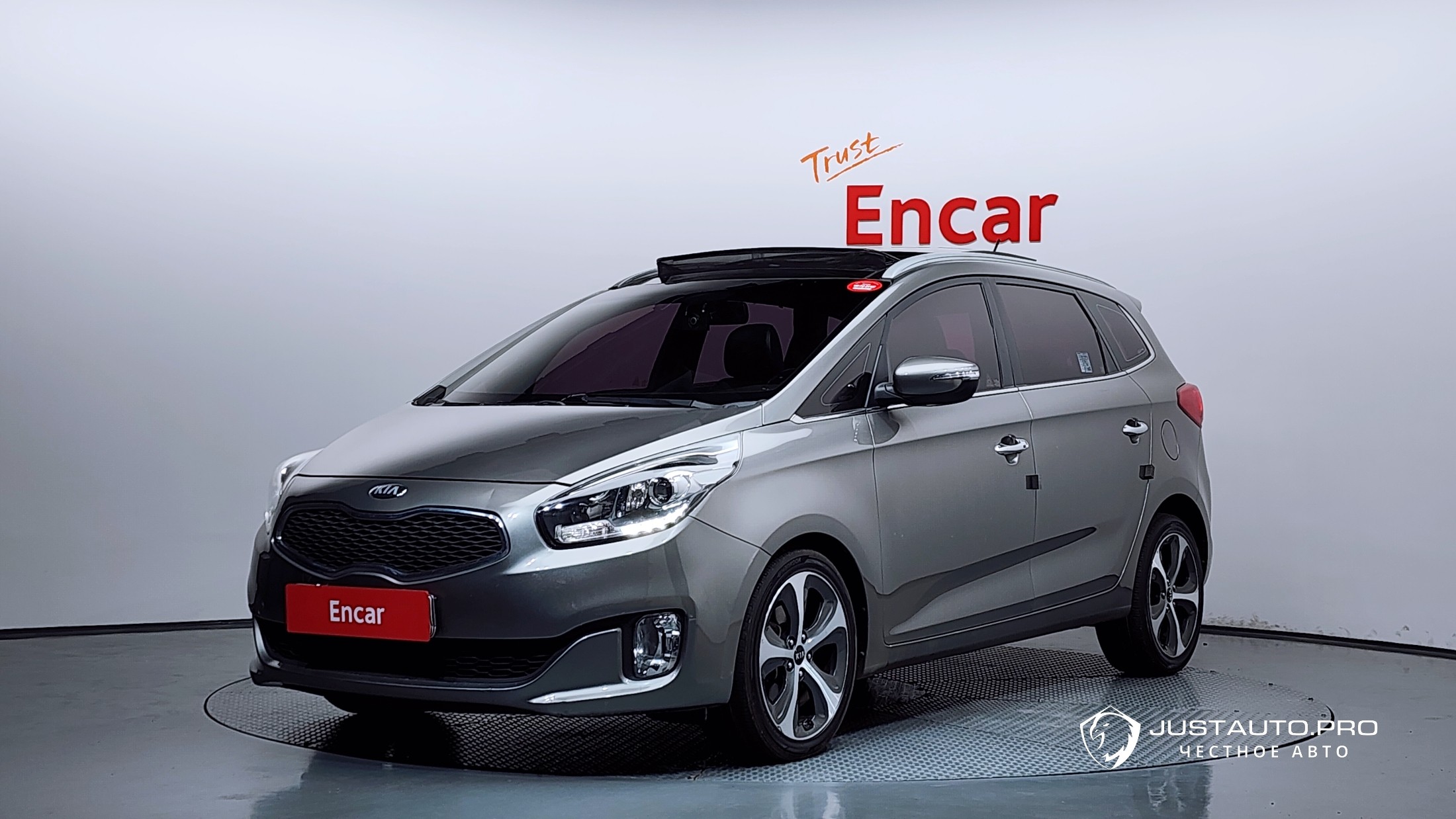 Автомобиль Kia Carens