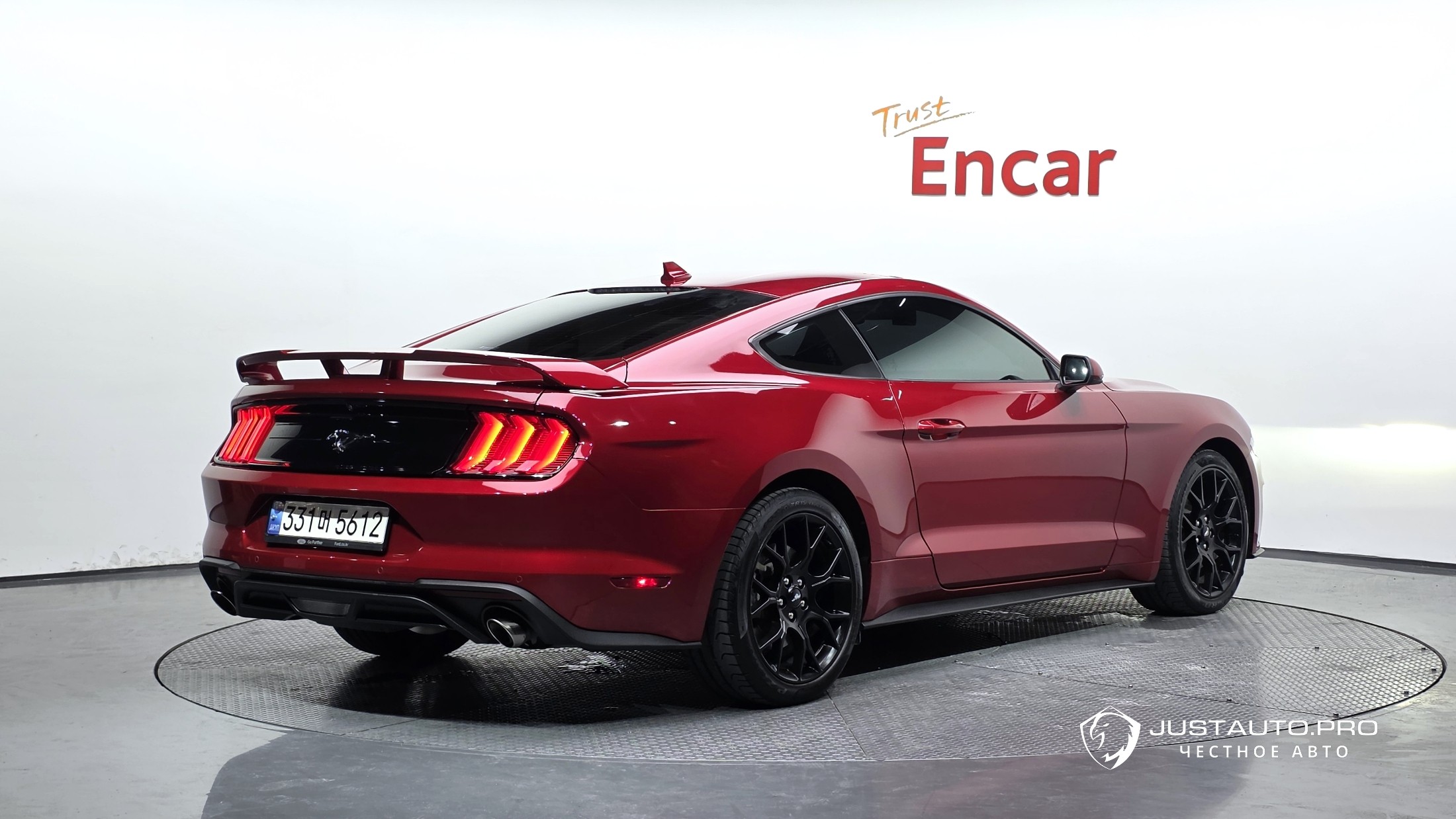 Автомобиль Ford Mustang