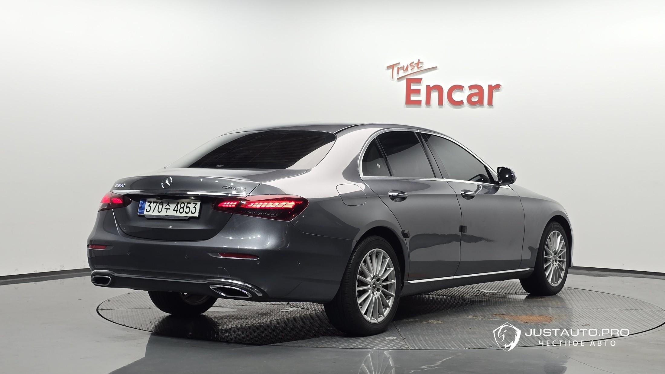 Автомобиль Mercedes-Benz E-Class