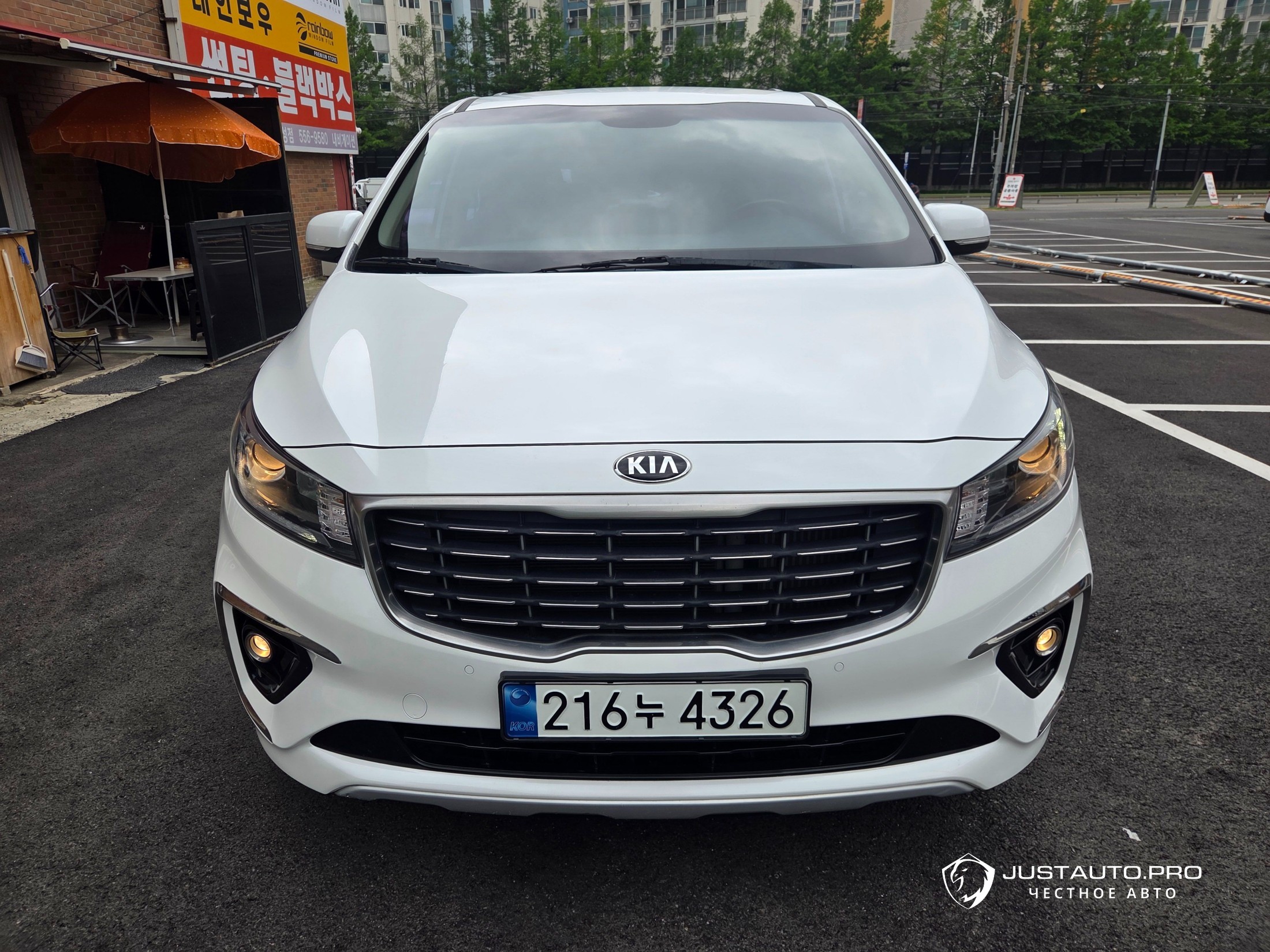 Автомобиль Kia Canival