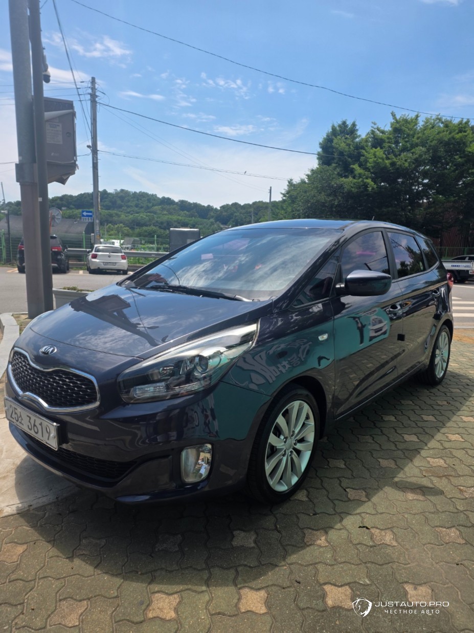 Автомобиль Kia Carens