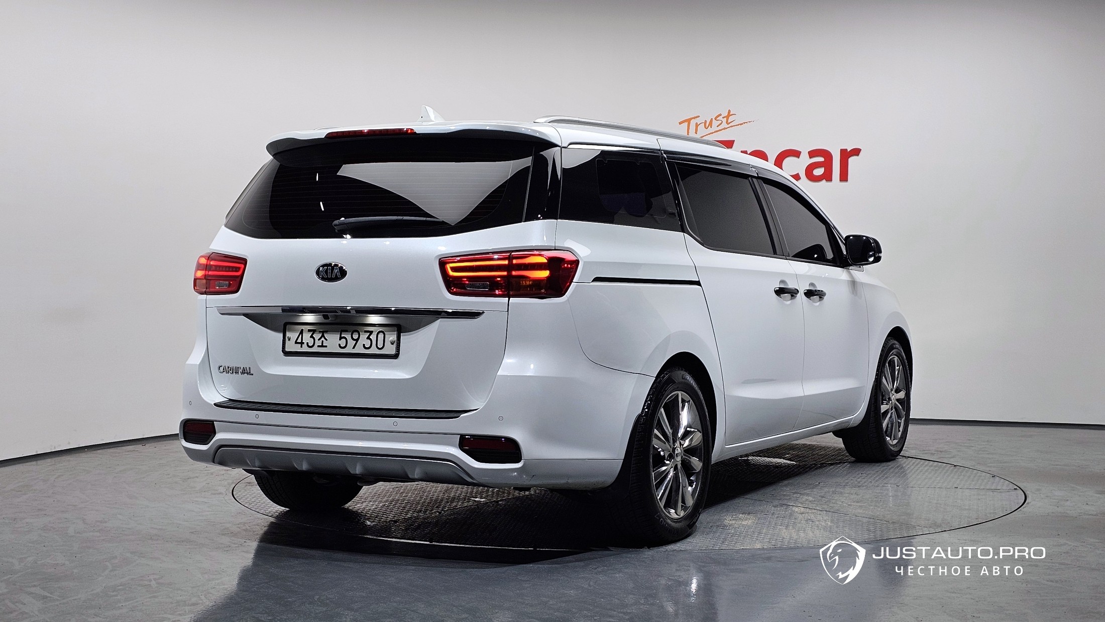 Автомобиль Kia Canival