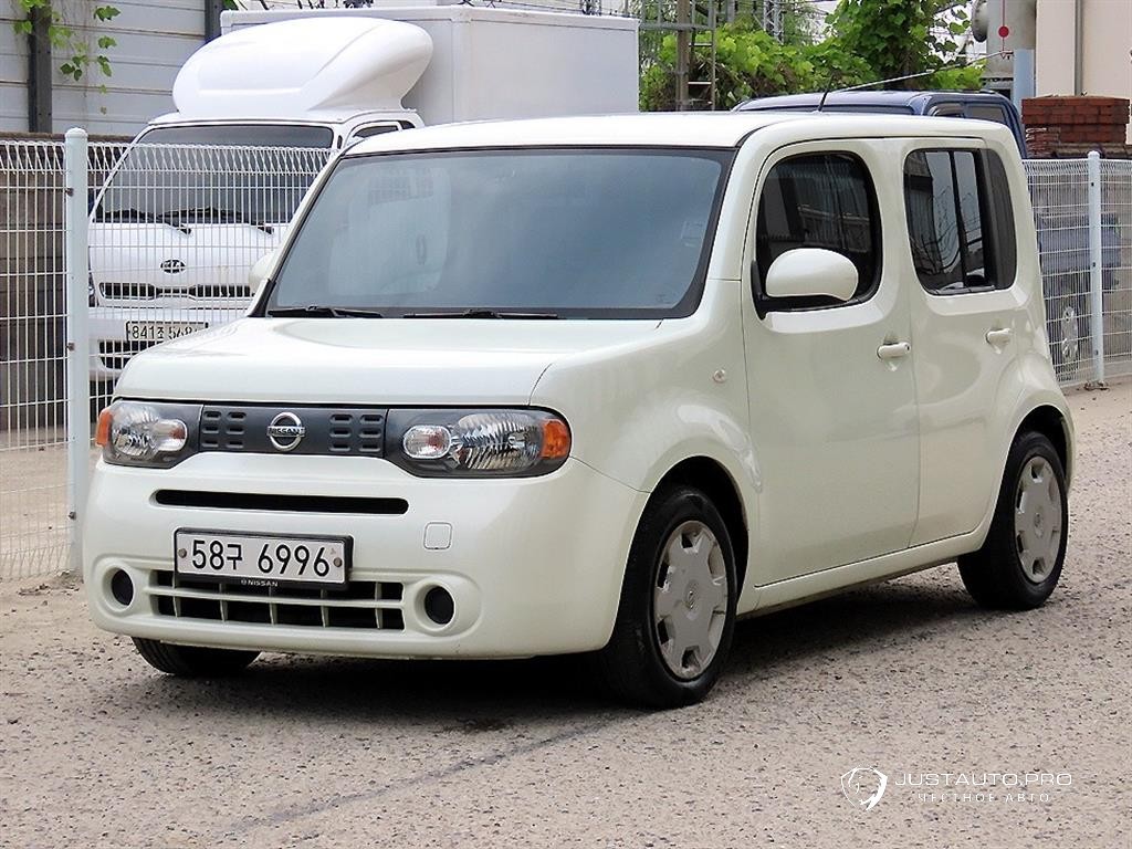 Автомобиль Nissan Cube