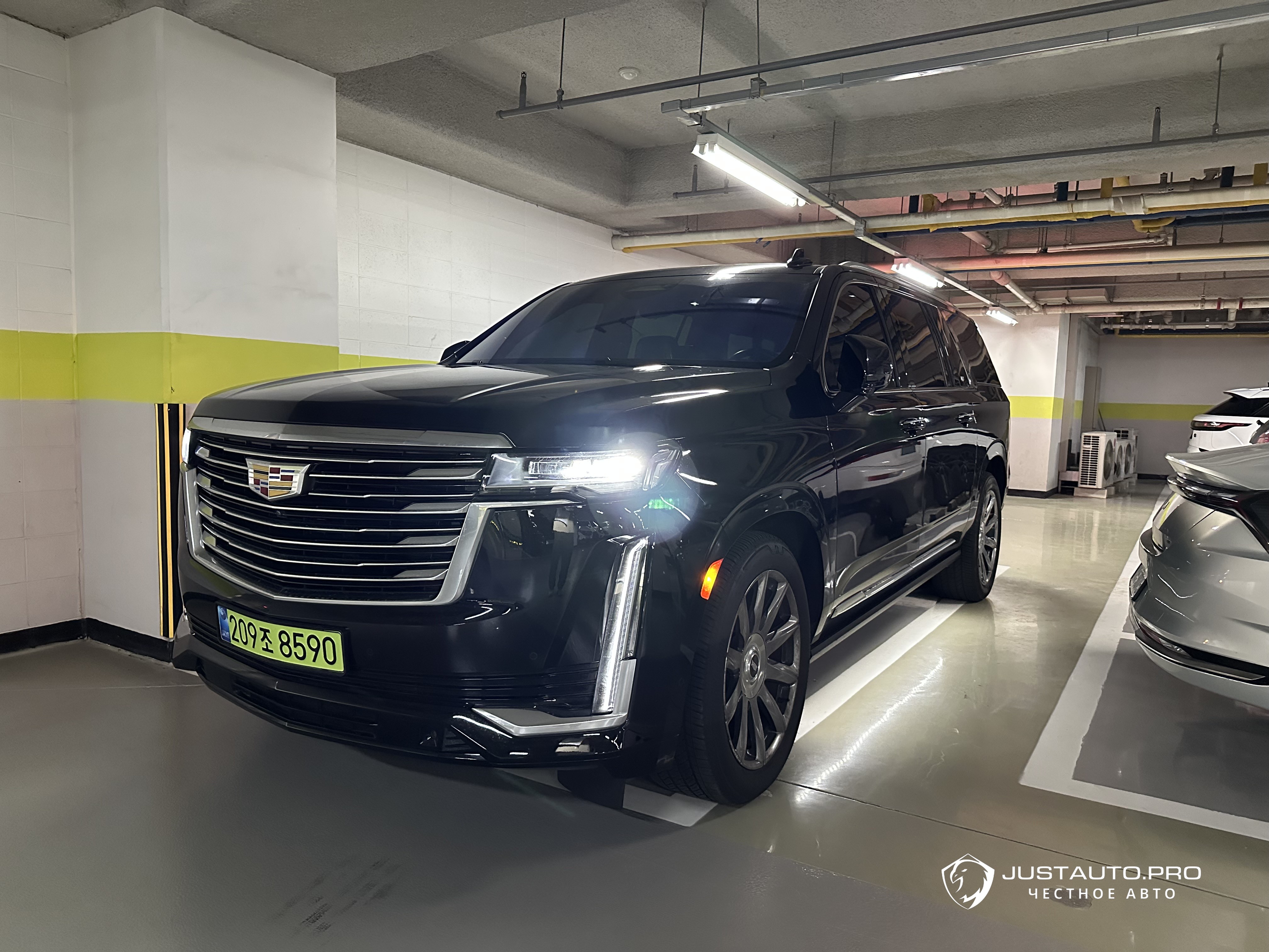 Автомобиль Cadillac Escalade