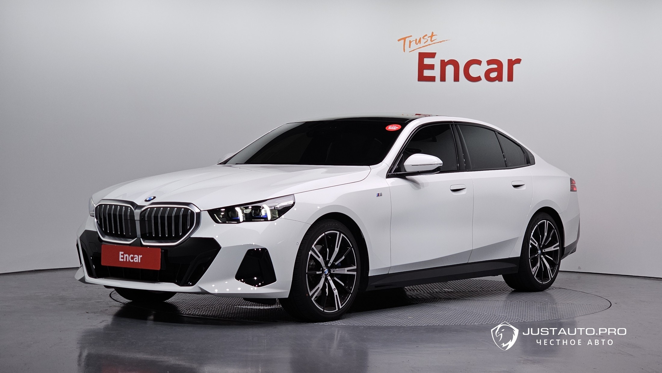 Автомобиль BMW 5-Series