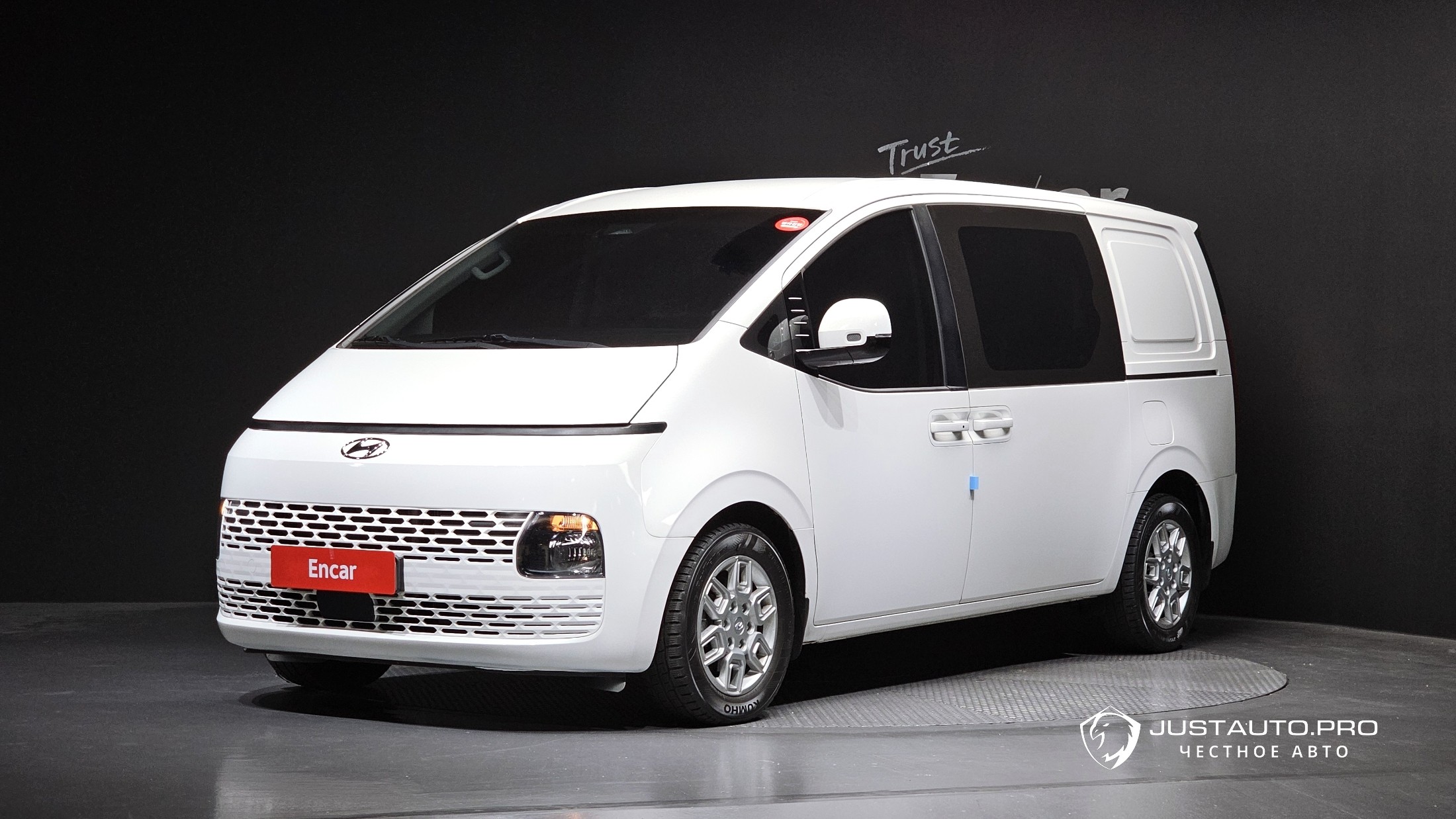 Автомобиль Hyundai Staria