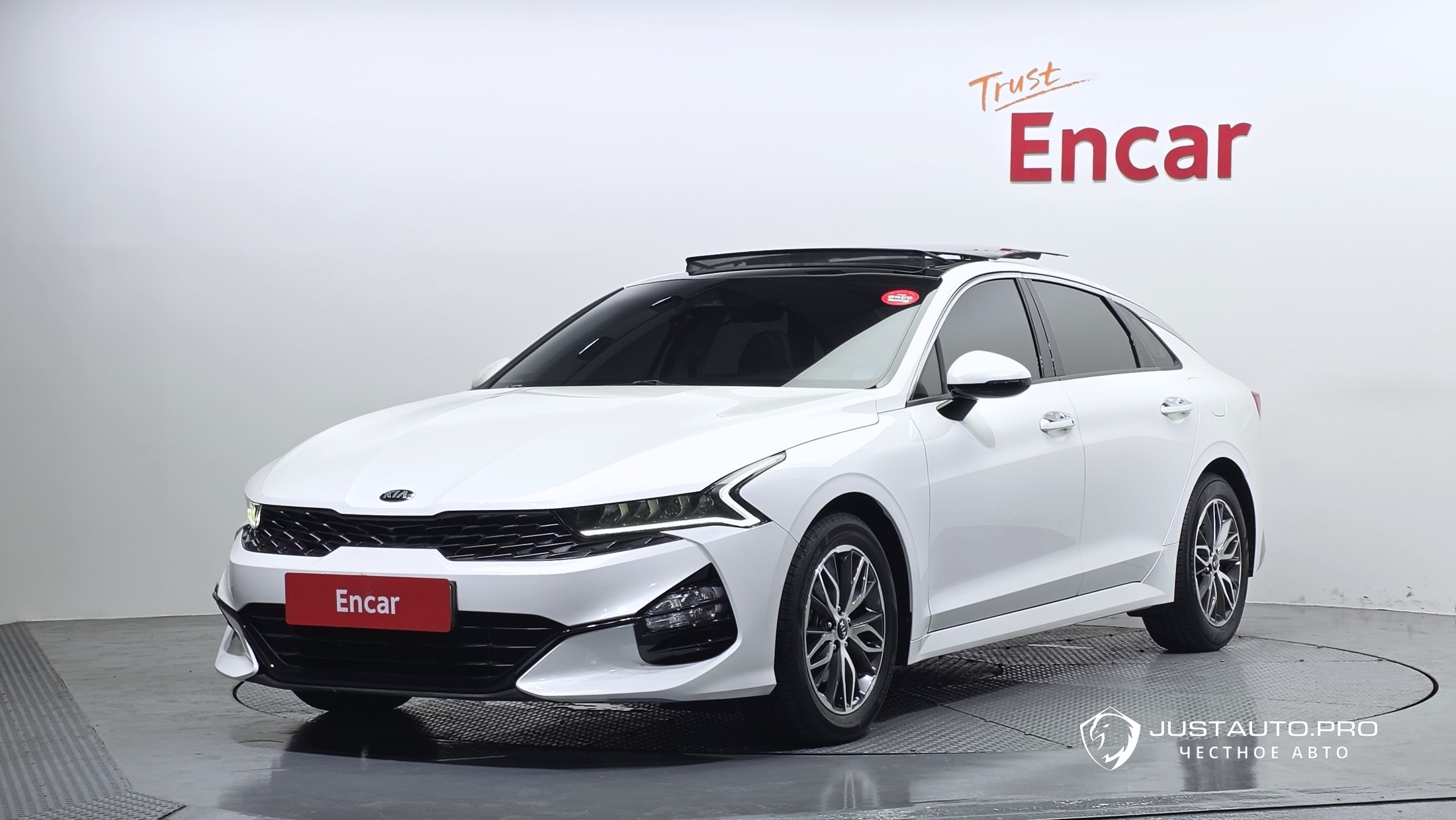 Автомобиль Kia K5
