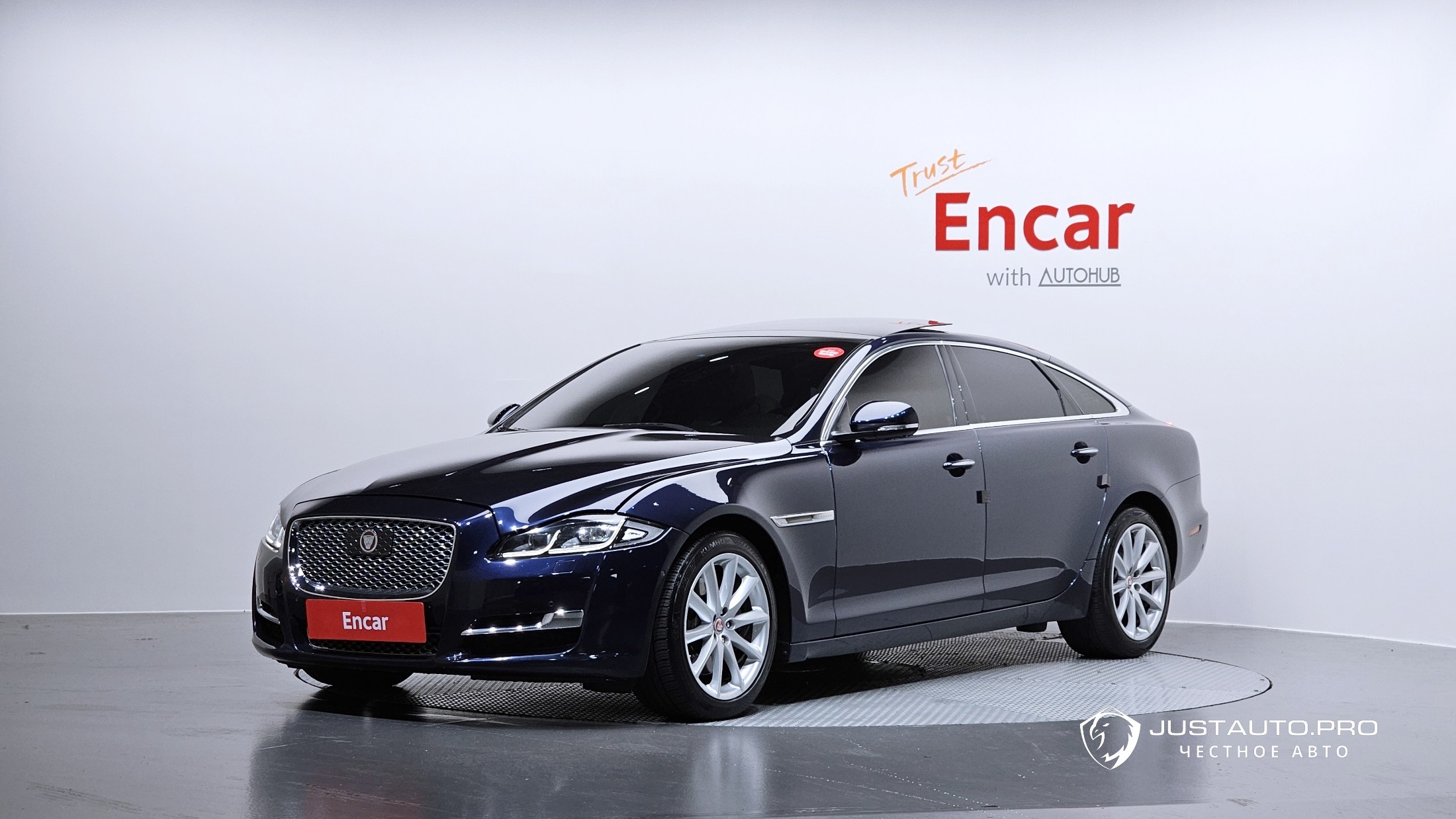 Автомобиль Jaguar XJ