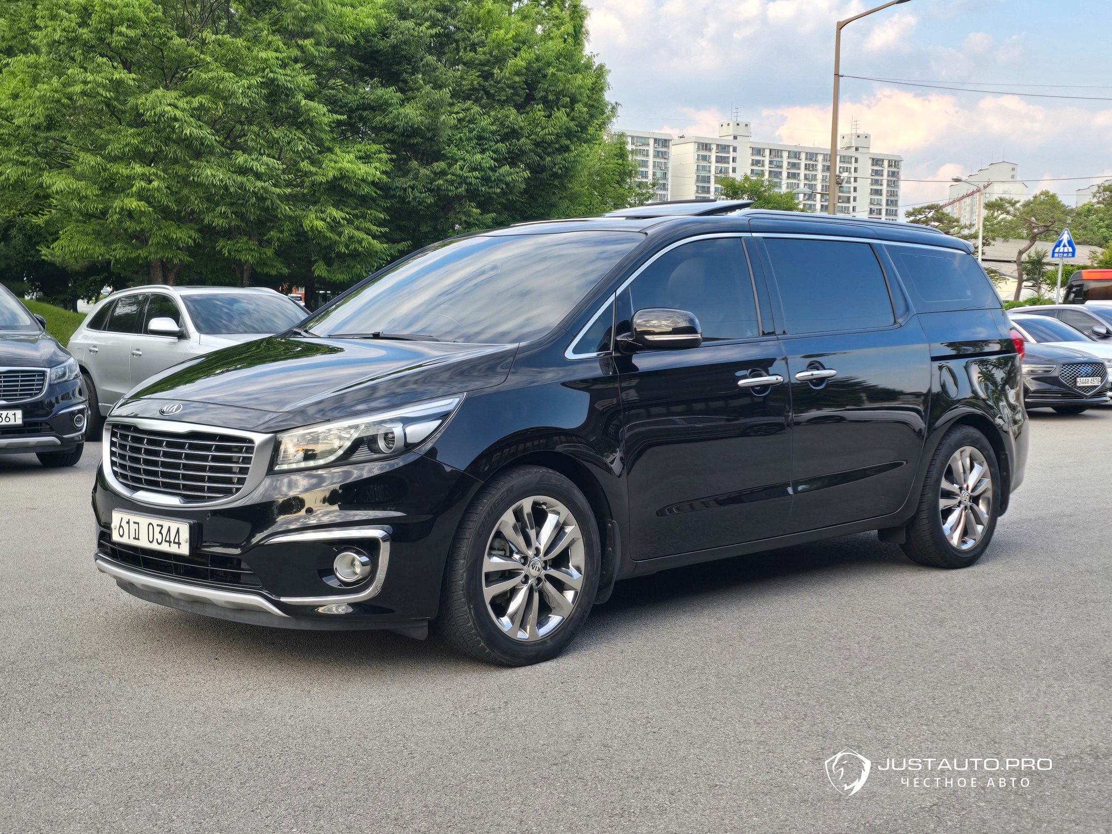 Автомобиль Kia Canival