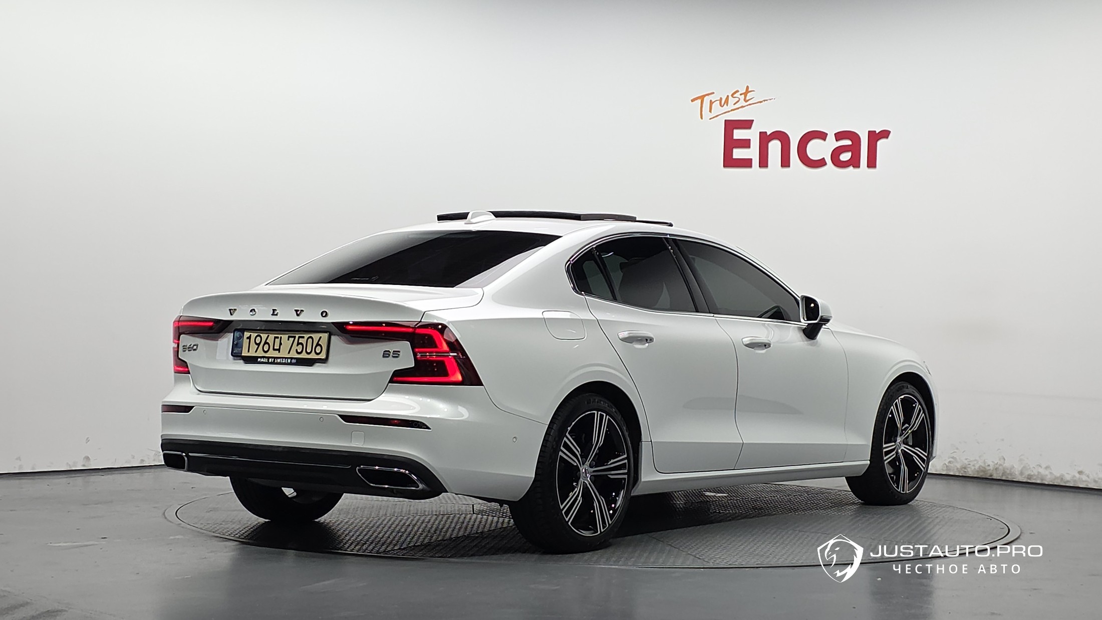 Автомобиль Volvo S60