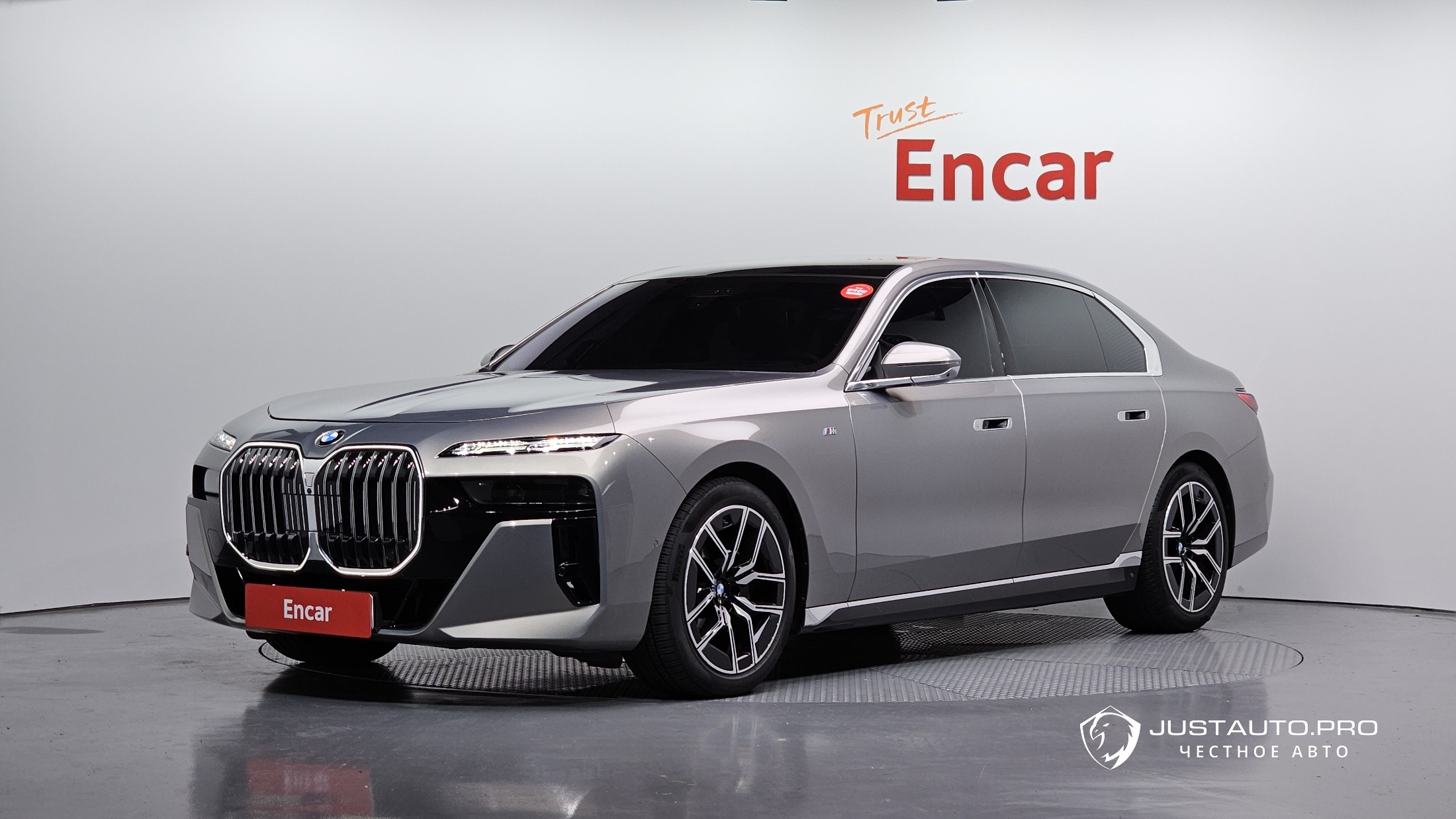 Автомобиль BMW 7-Series