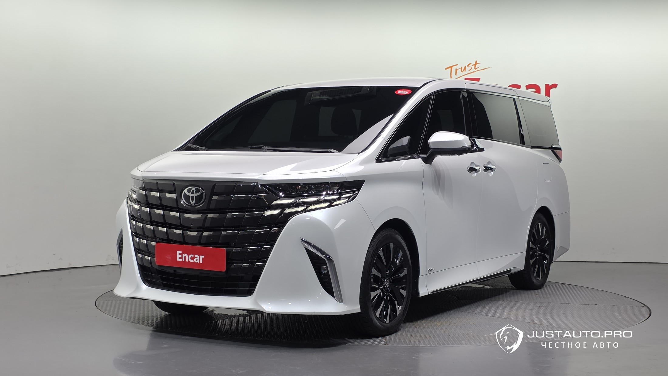 Автомобиль Toyota Alphard