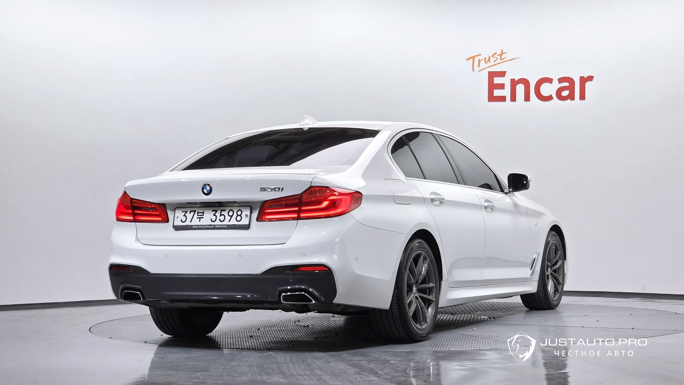Автомобиль BMW 5-Series