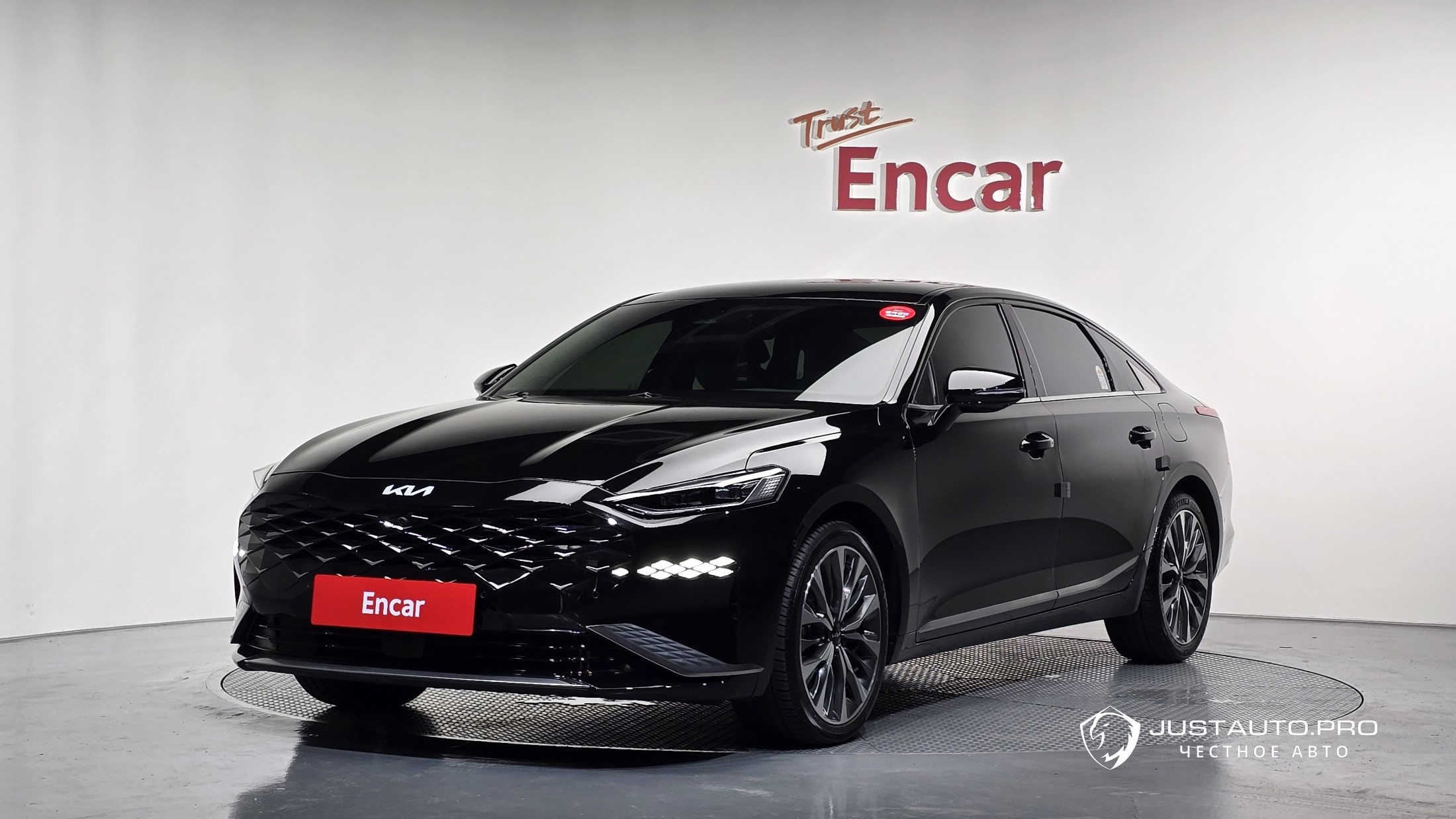 Автомобиль Kia K8