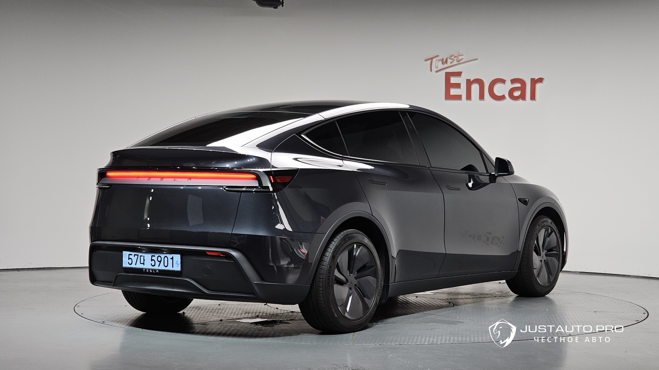 Автомобиль Tesla Model Y