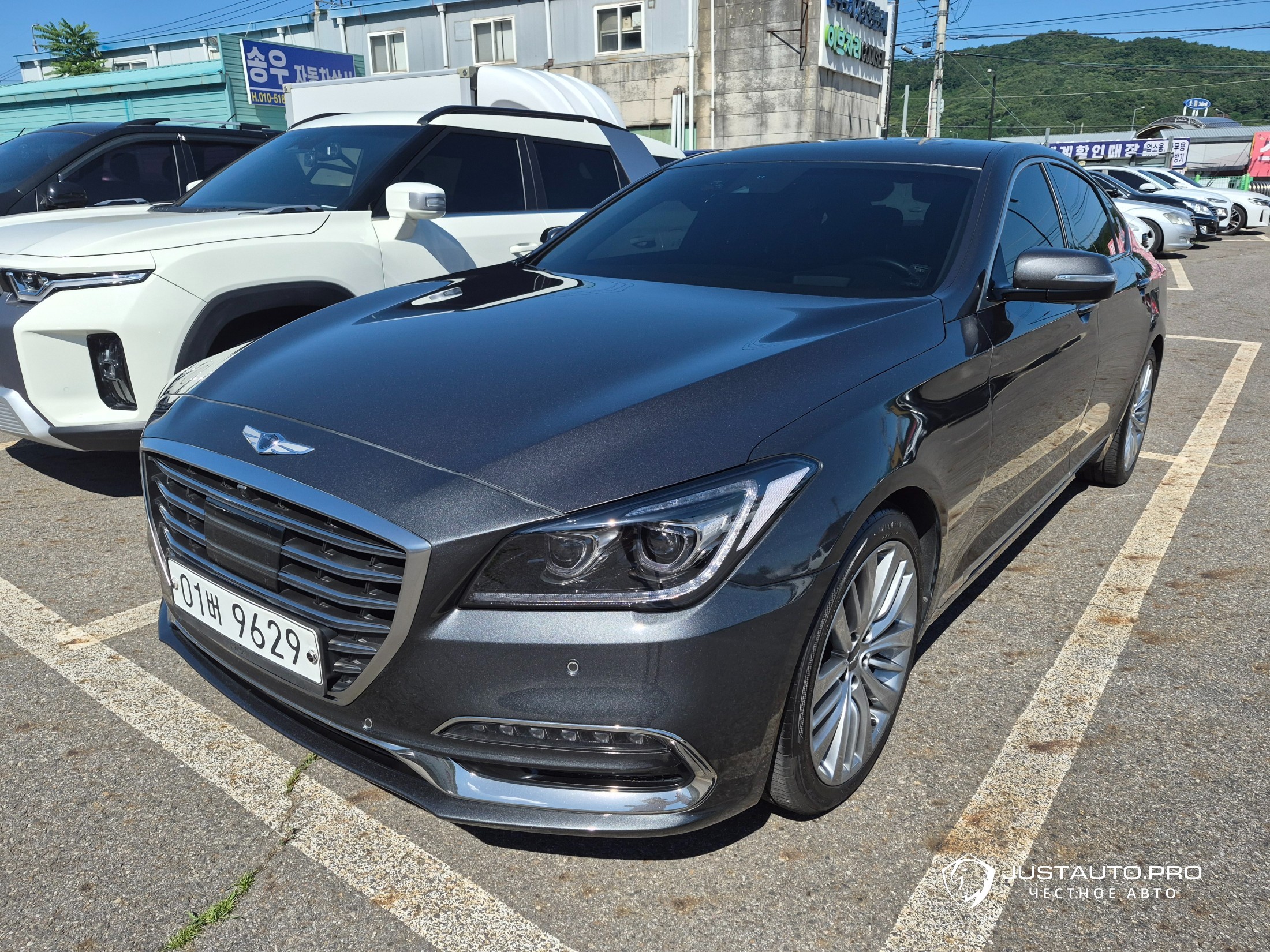 Автомобиль Genesis G80