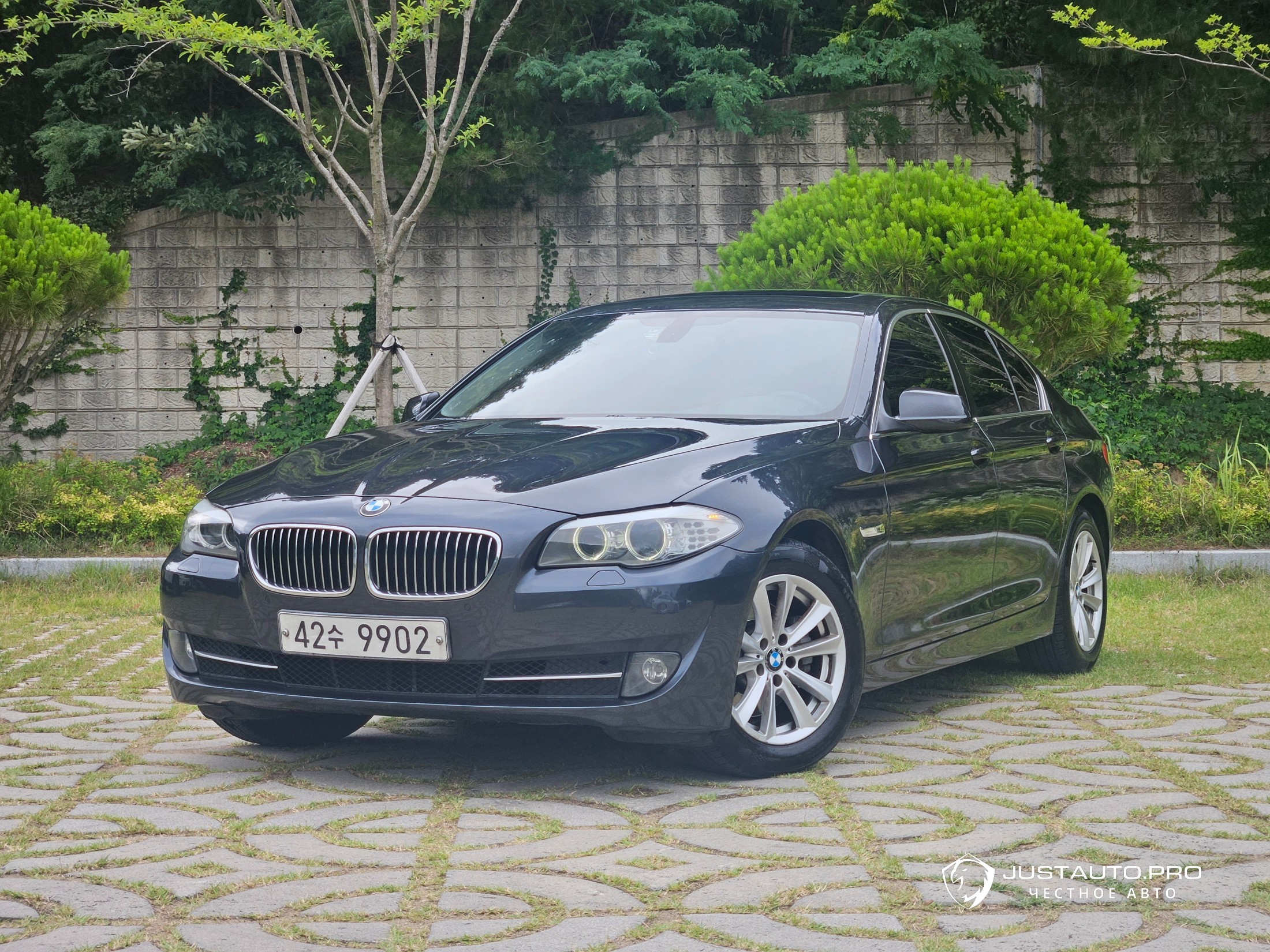 Автомобиль BMW 5-Series