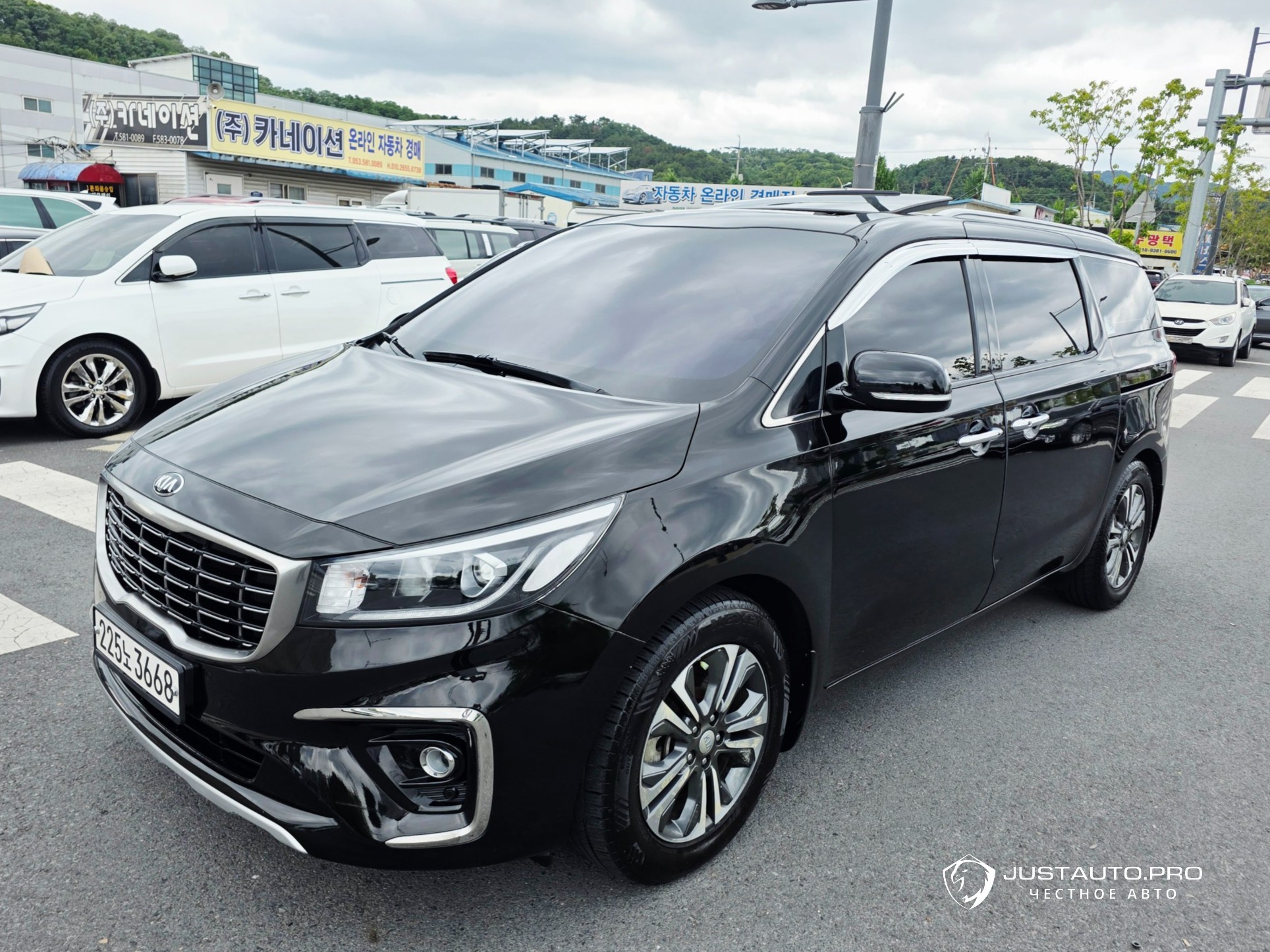 Автомобиль Kia Canival