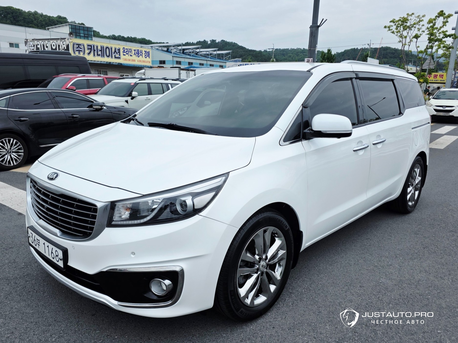 Автомобиль Kia Canival